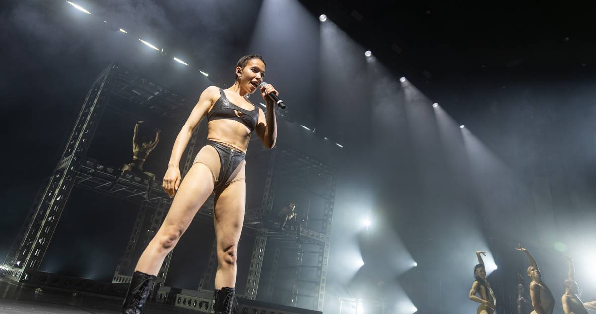 FKA twigs zachytila ve Foru Karlín pocit euforie zrozený skrze umění