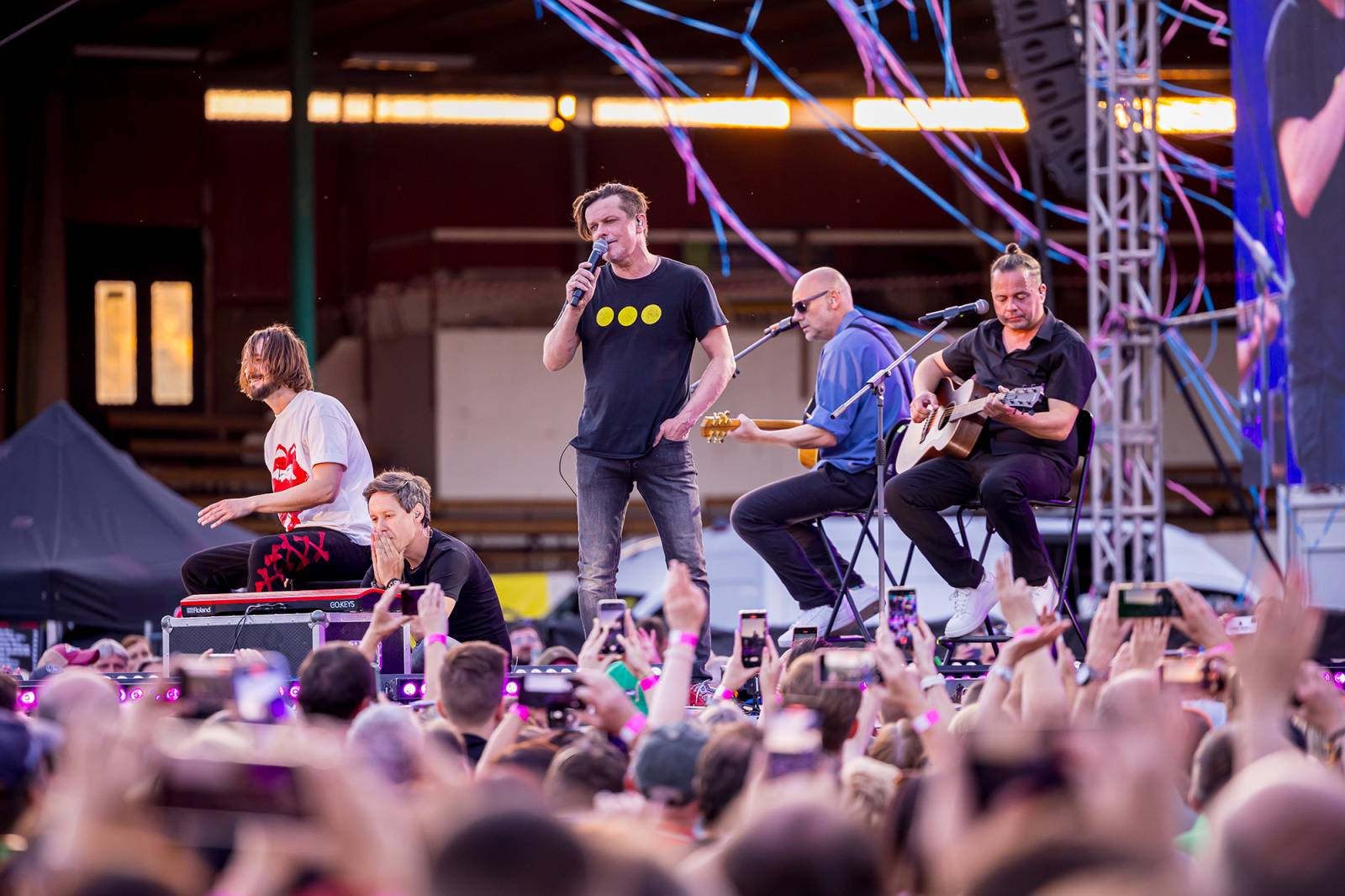 Chinaski zakončili v Brně oslavy třiceti let, doprovodili je bývalí členové i syn Pavla Grohmana