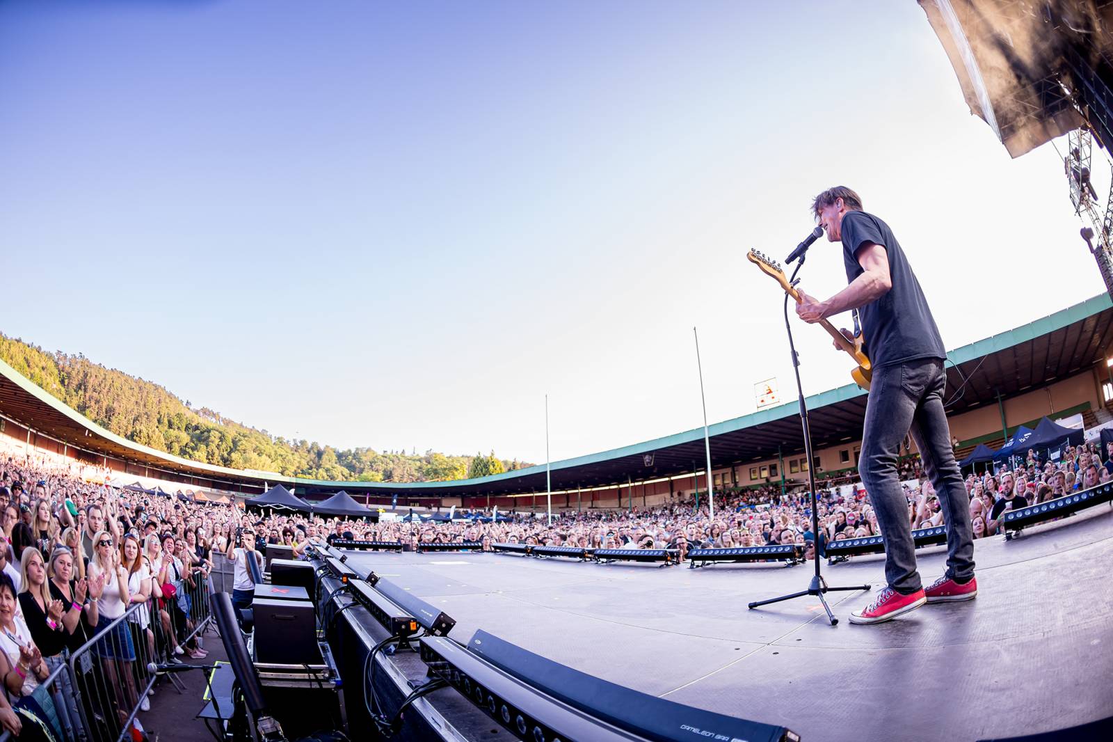 Chinaski zakončili v Brně oslavy třiceti let, doprovodili je bývalí členové i syn Pavla Grohmana