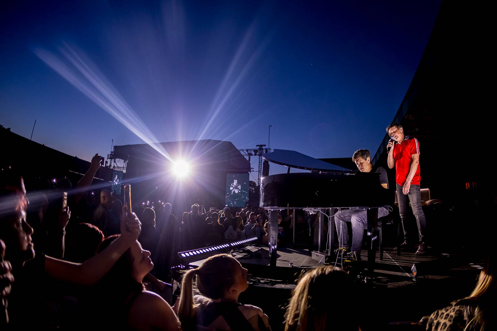Chinaski zakončili v Brně oslavy třiceti let, doprovodili je bývalí členové i syn Pavla Grohmana