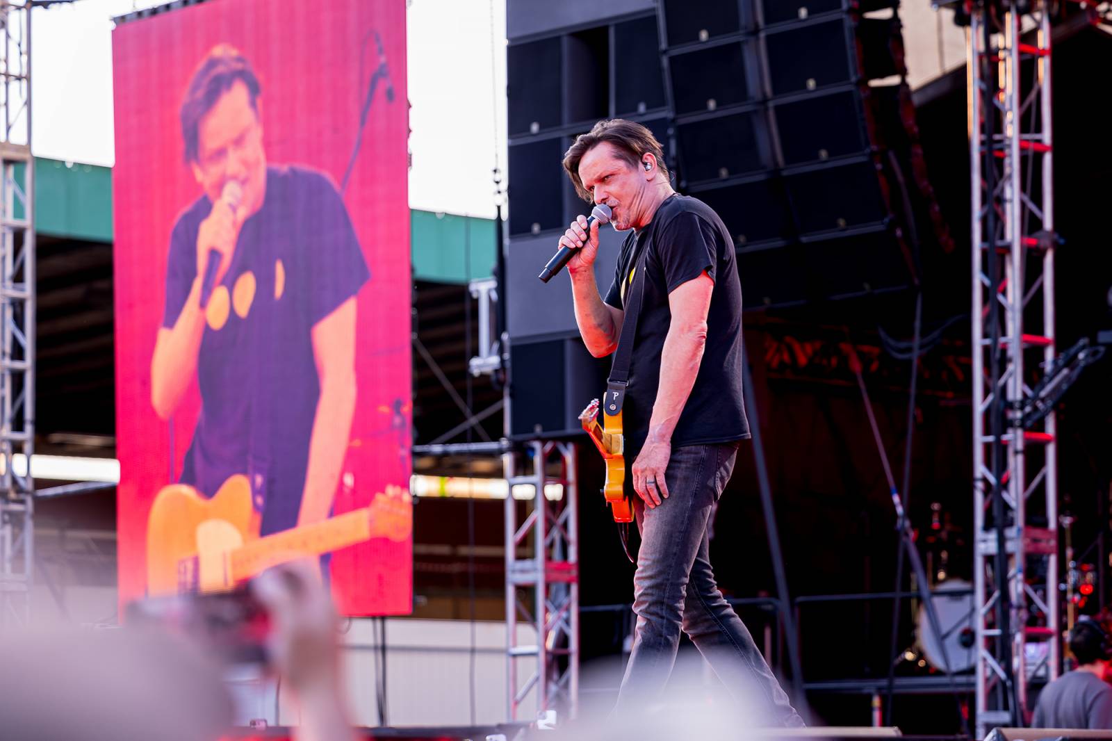 Chinaski zakončili v Brně oslavy třiceti let, doprovodili je bývalí členové i syn Pavla Grohmana