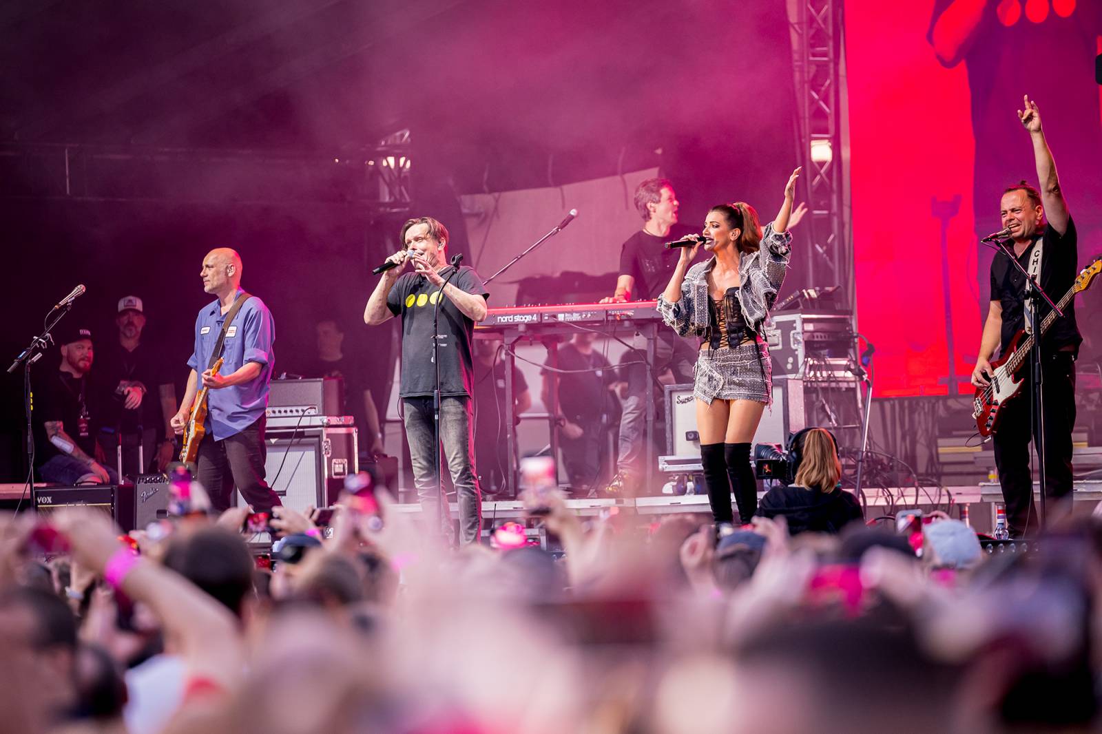 Chinaski zakončili v Brně oslavy třiceti let, doprovodili je bývalí členové i syn Pavla Grohmana