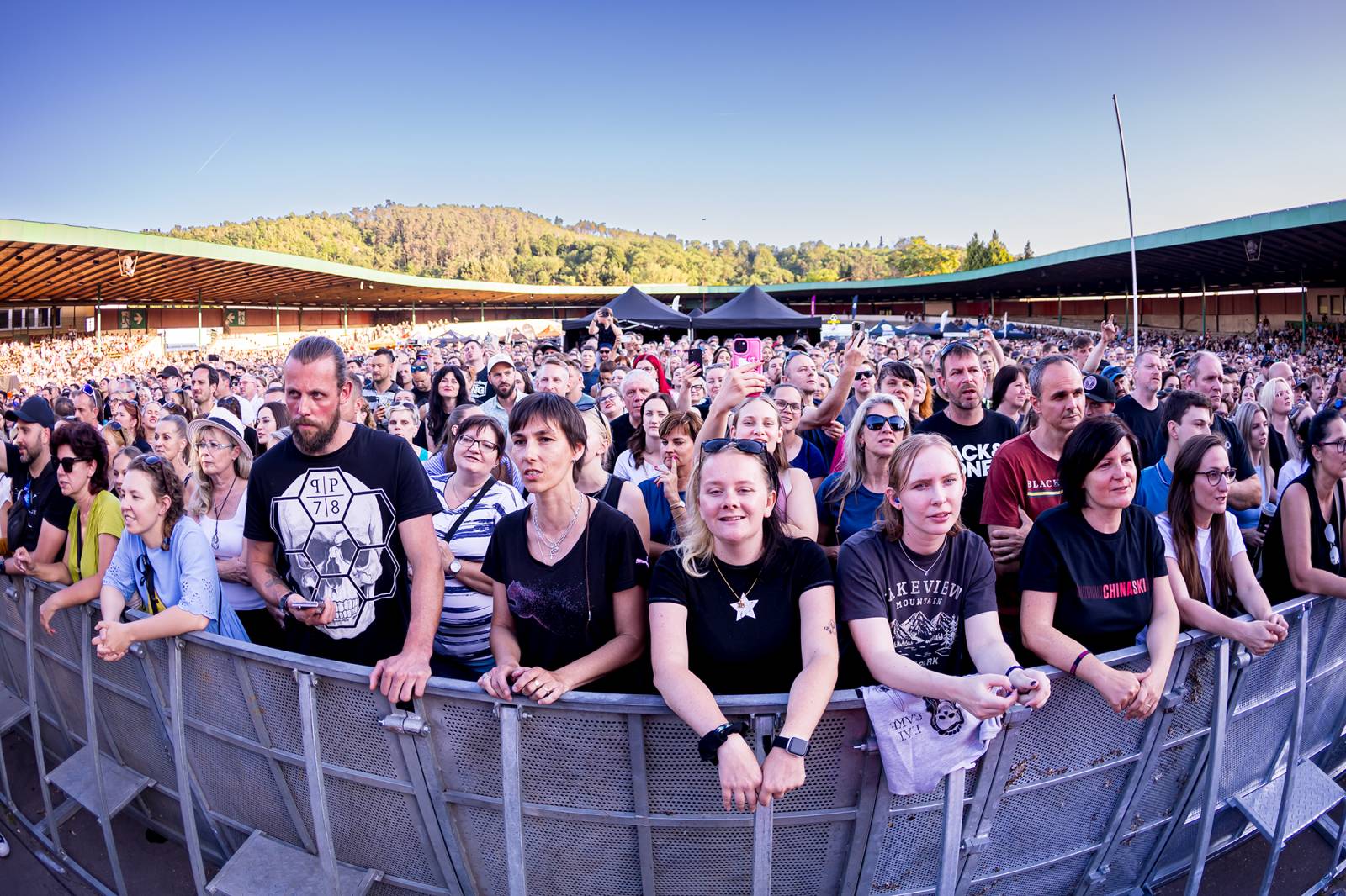 Chinaski zakončili v Brně oslavy třiceti let, doprovodili je bývalí členové i syn Pavla Grohmana