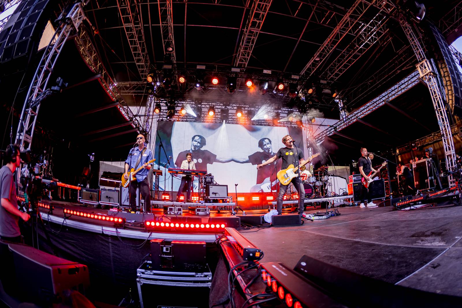 Chinaski zakončili v Brně oslavy třiceti let, doprovodili je bývalí členové i syn Pavla Grohmana