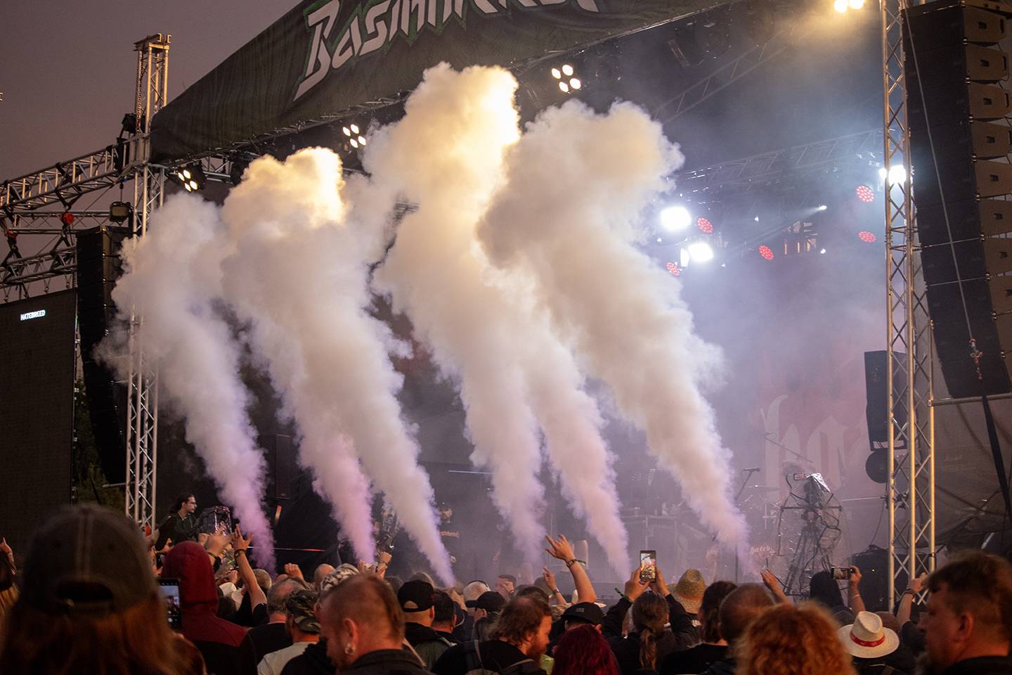 Basinfirefest odstartoval. Pačess, Stellaris, Exodus, Vader nebo Hatebreed rozproudili Spálené Poříčí