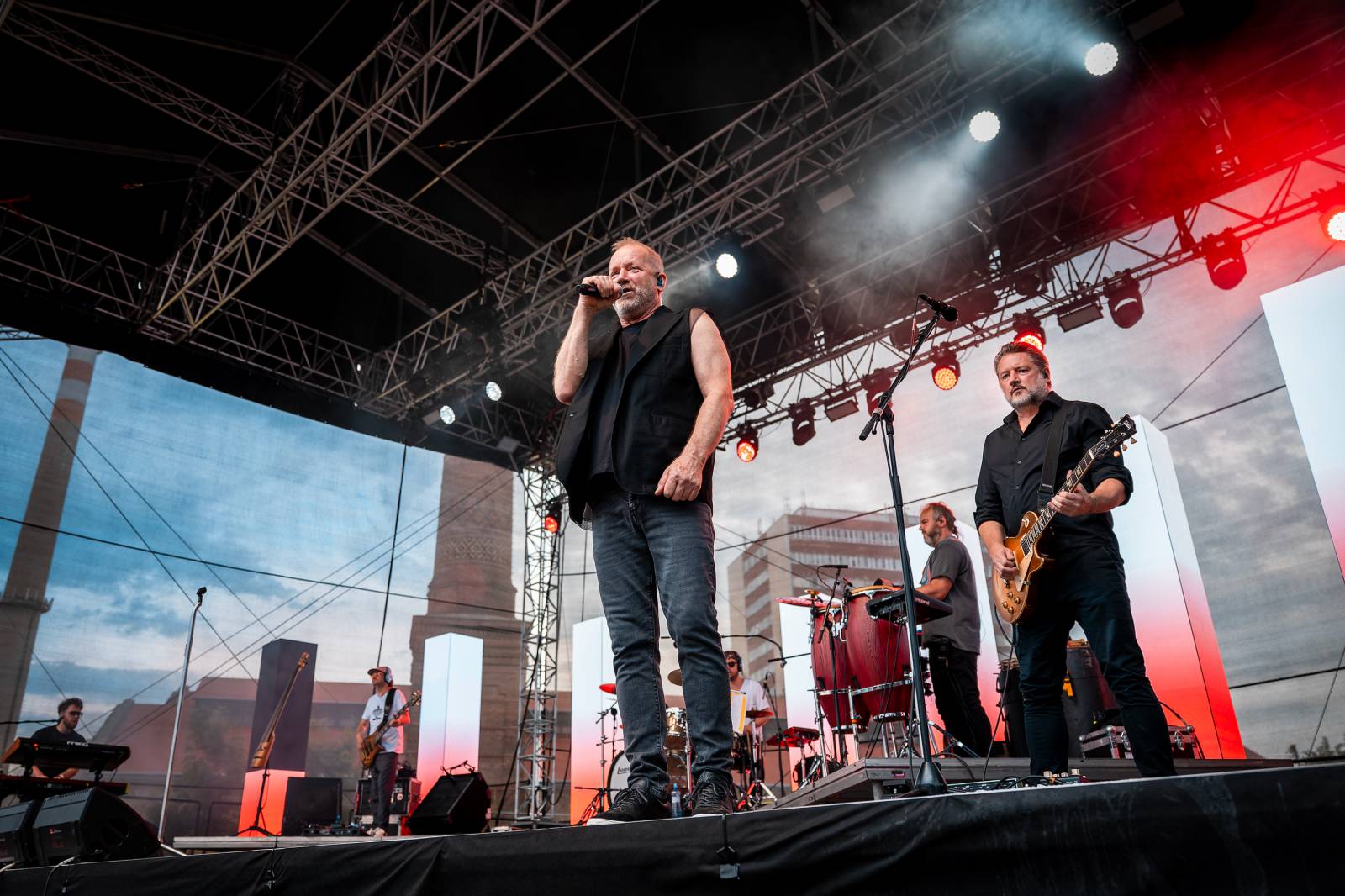 David Koller roztančil Prague Open Air. Déšť fanouškům nevadil, zazněl i Krylův Anděl 
