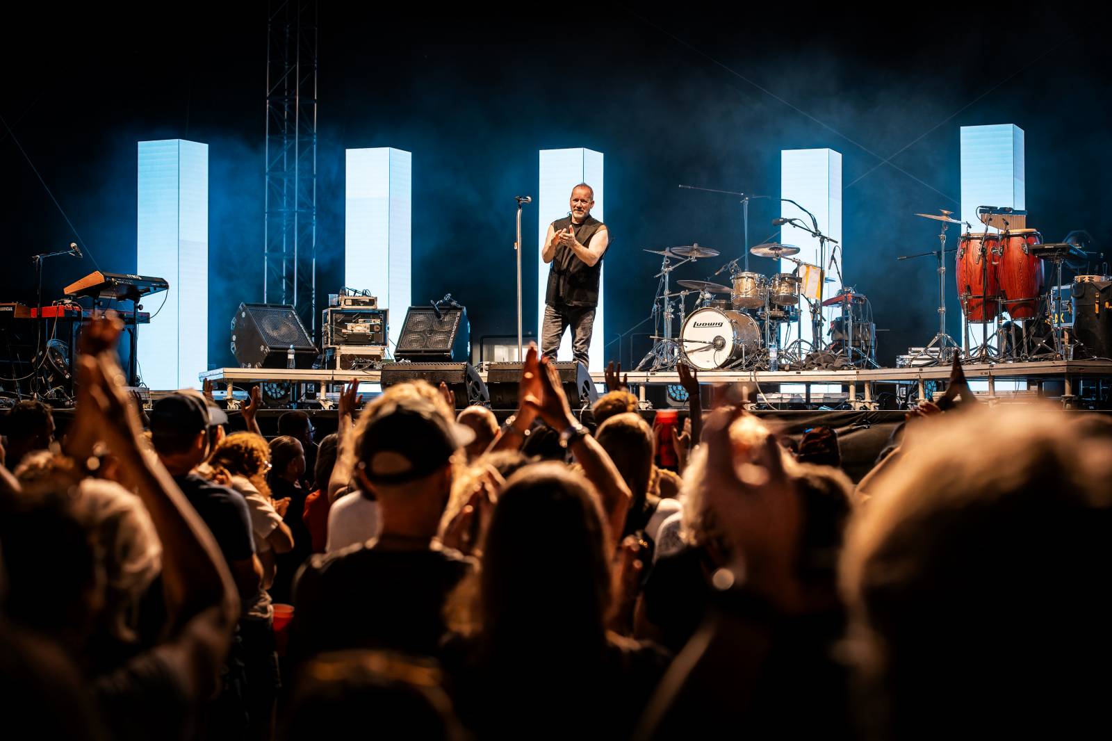 David Koller roztančil Prague Open Air. Déšť fanouškům nevadil, zazněl i Krylův Anděl 