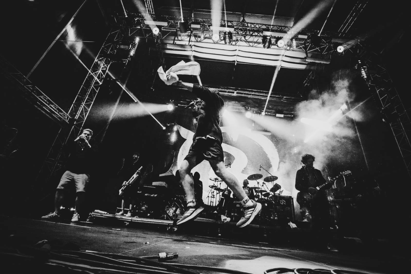 Mighty Sounds odstartoval. Skákačka s Irie Révoltés, noční FiXa a pohodička s Rat Boy