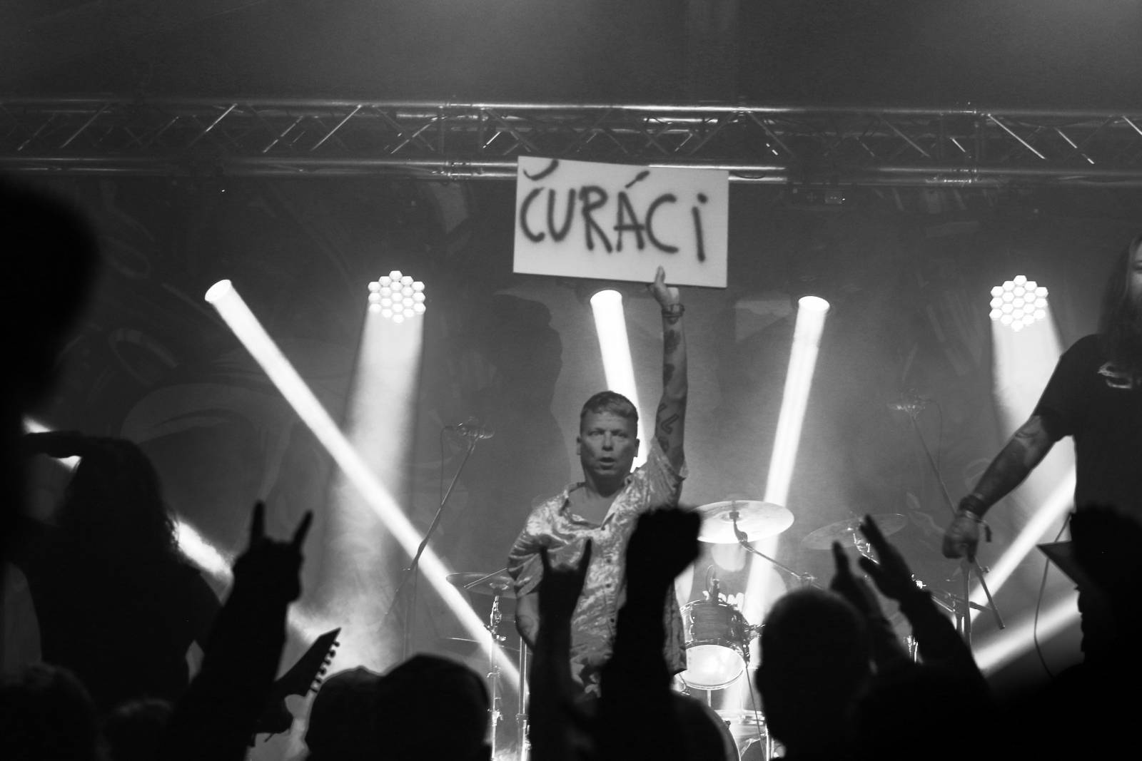 Mighty Sounds odstartoval. Skákačka s Irie Révoltés, noční FiXa a pohodička s Rat Boy