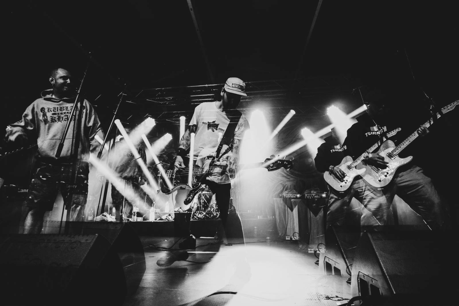 Mighty Sounds odstartoval. Skákačka s Irie Révoltés, noční FiXa a pohodička s Rat Boy