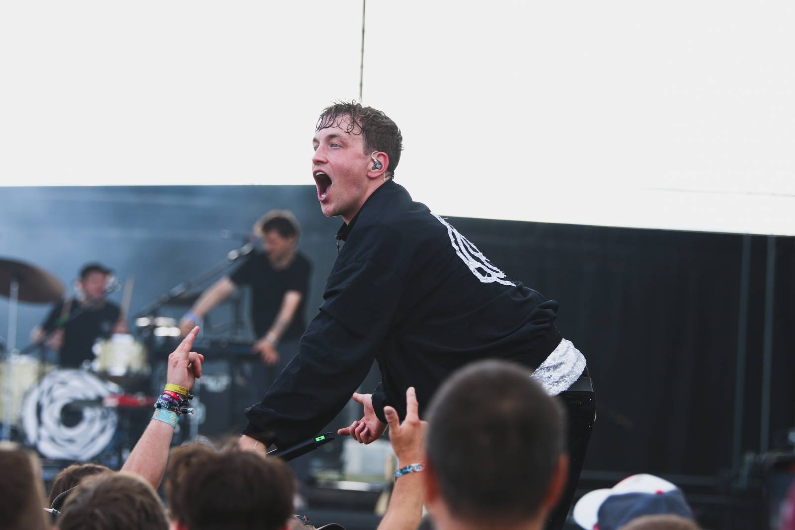 Mighty Sounds odstartoval. Skákačka s Irie Révoltés, noční FiXa a pohodička s Rat Boy