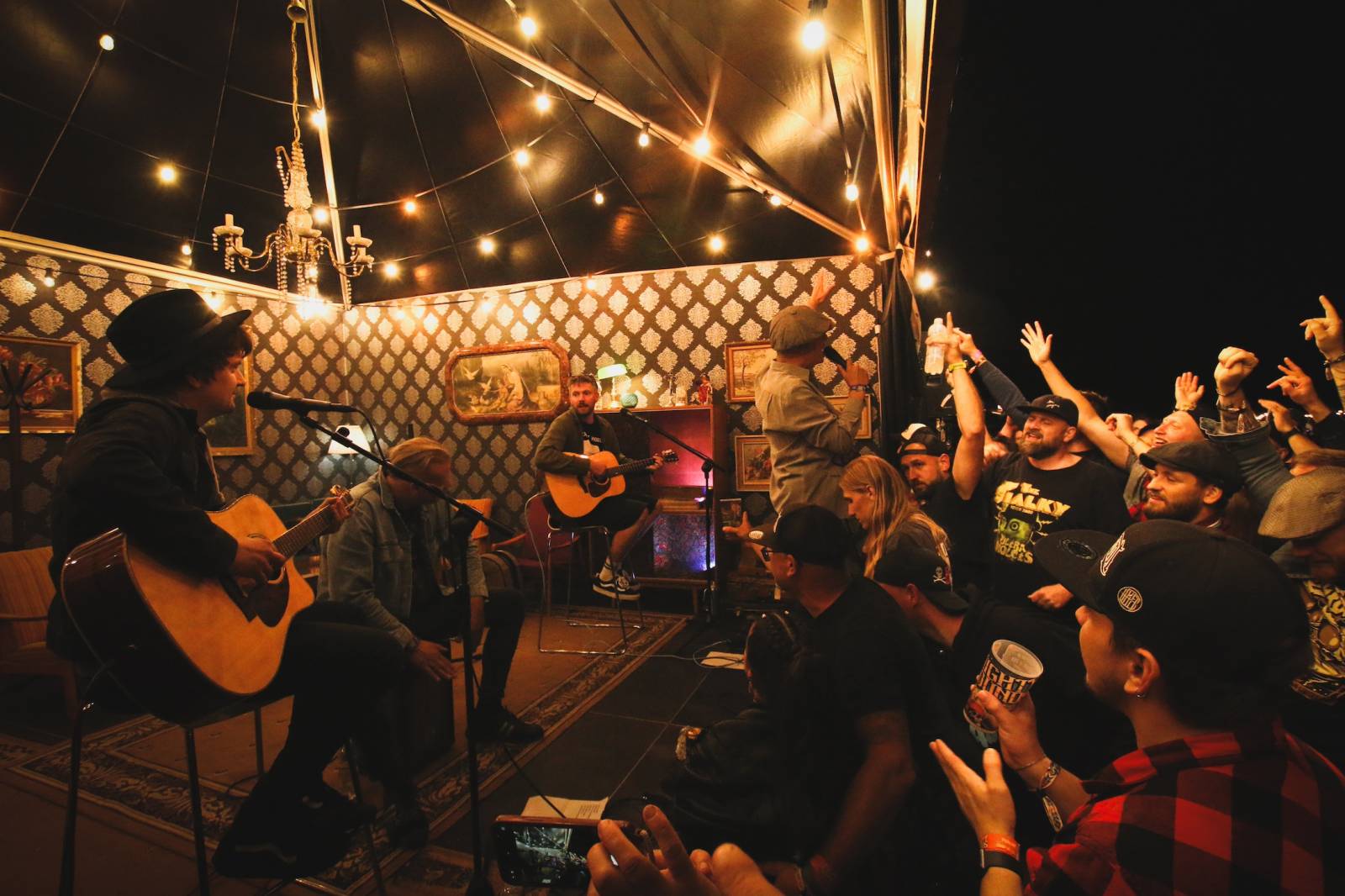 Mighty Sounds odstartoval. Skákačka s Irie Révoltés, noční FiXa a pohodička s Rat Boy