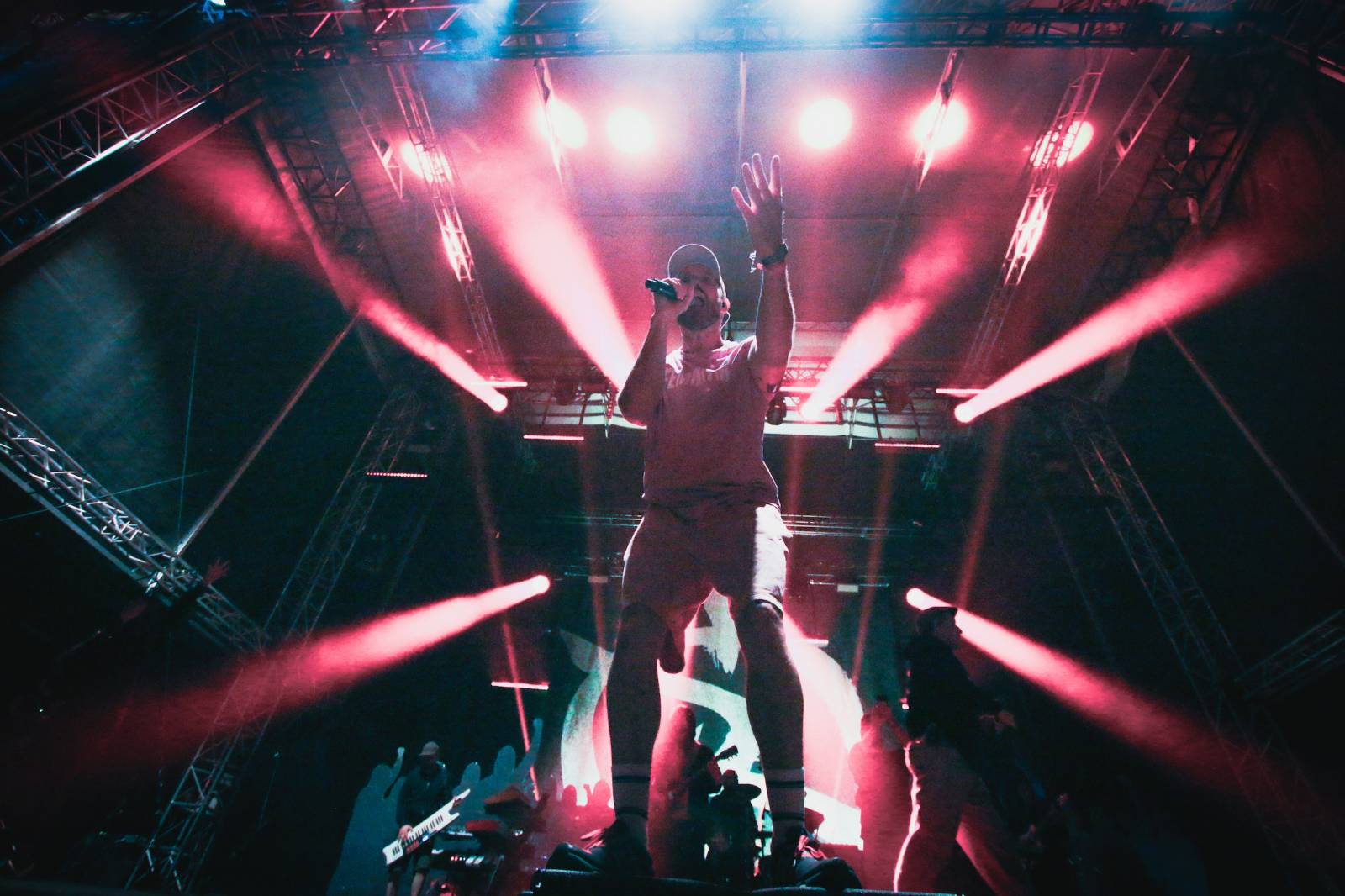 Mighty Sounds odstartoval. Skákačka s Irie Révoltés, noční FiXa a pohodička s Rat Boy