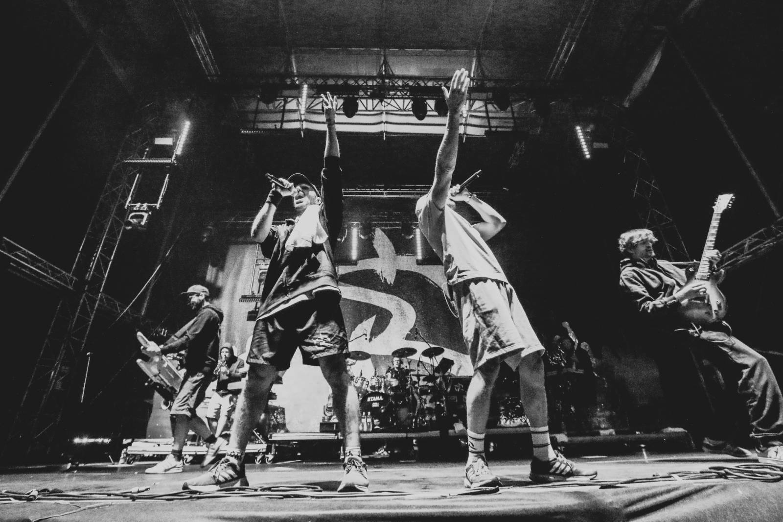 Mighty Sounds odstartoval. Skákačka s Irie Révoltés, noční FiXa a pohodička s Rat Boy