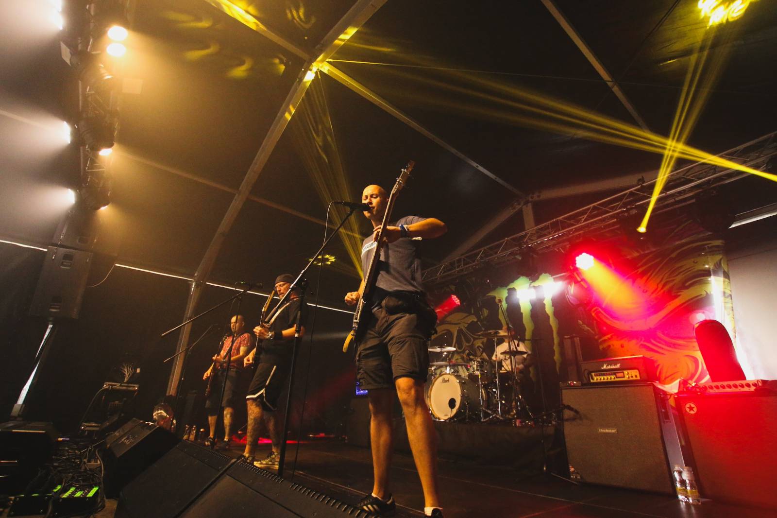 Mighty Sounds odstartoval. Skákačka s Irie Révoltés, noční FiXa a pohodička s Rat Boy