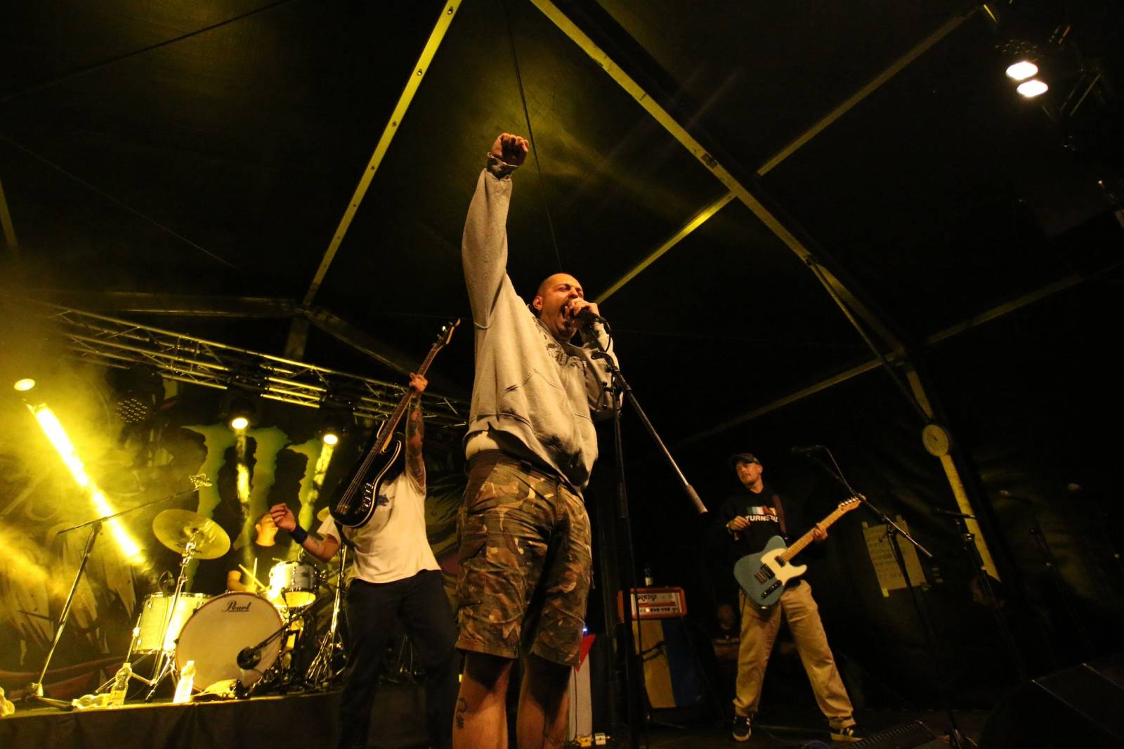 Mighty Sounds odstartoval. Skákačka s Irie Révoltés, noční FiXa a pohodička s Rat Boy