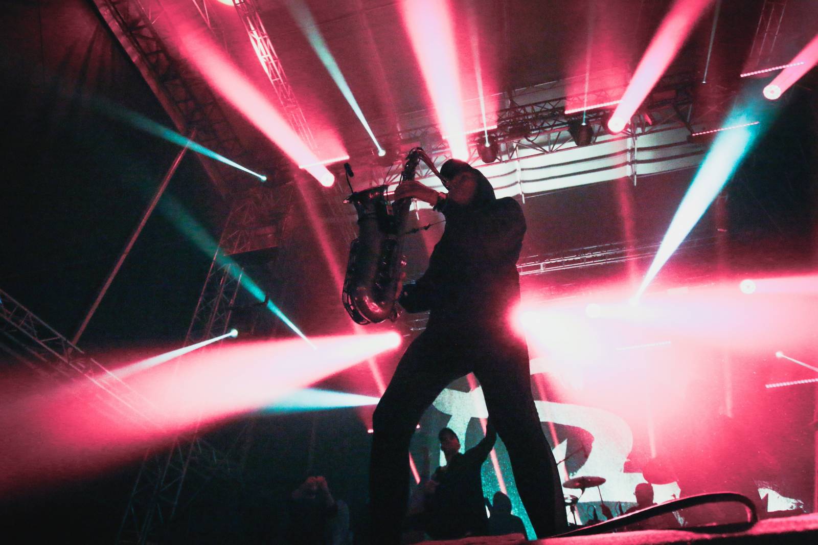 Mighty Sounds odstartoval. Skákačka s Irie Révoltés, noční FiXa a pohodička s Rat Boy