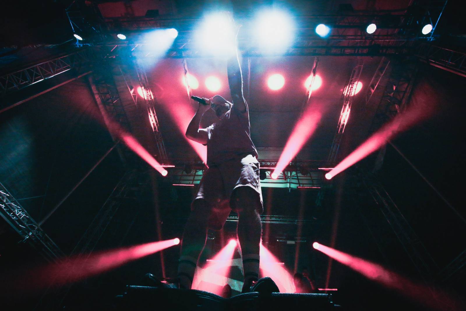 Mighty Sounds odstartoval. Skákačka s Irie Révoltés, noční FiXa a pohodička s Rat Boy