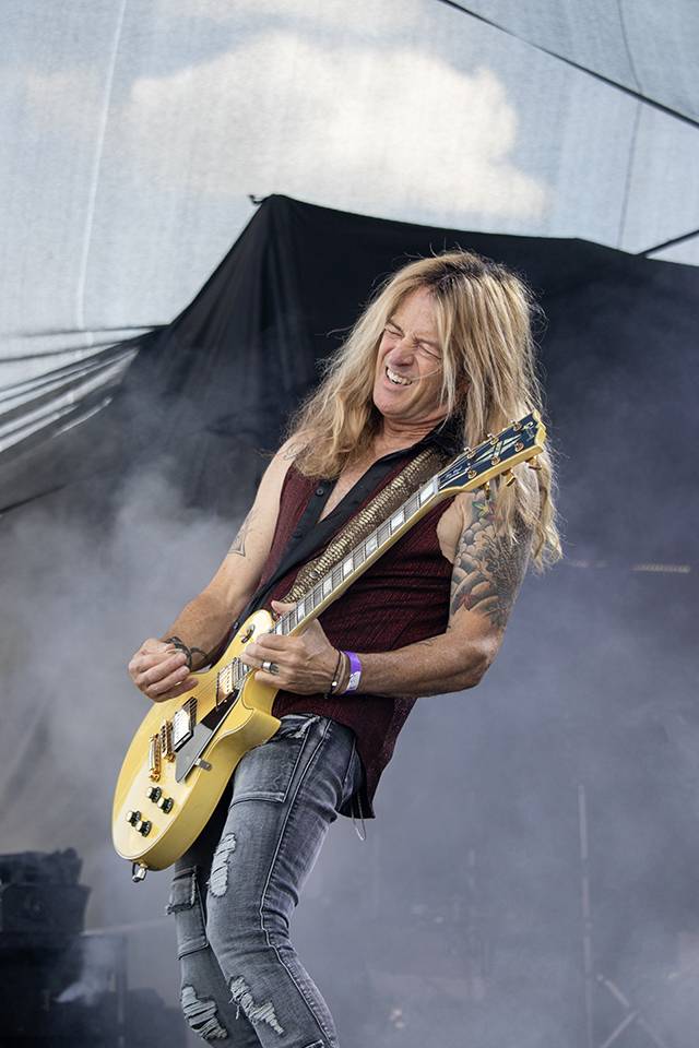 Basinfirefest vyvrcholil: Průhledná baskytara D-A-D, italští šílenci Master Boot Record i americká superkapela The Dead Daisies