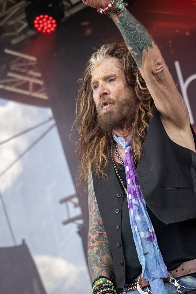 Basinfirefest vyvrcholil: Průhledná baskytara D-A-D, italští šílenci Master Boot Record i americká superkapela The Dead Daisies