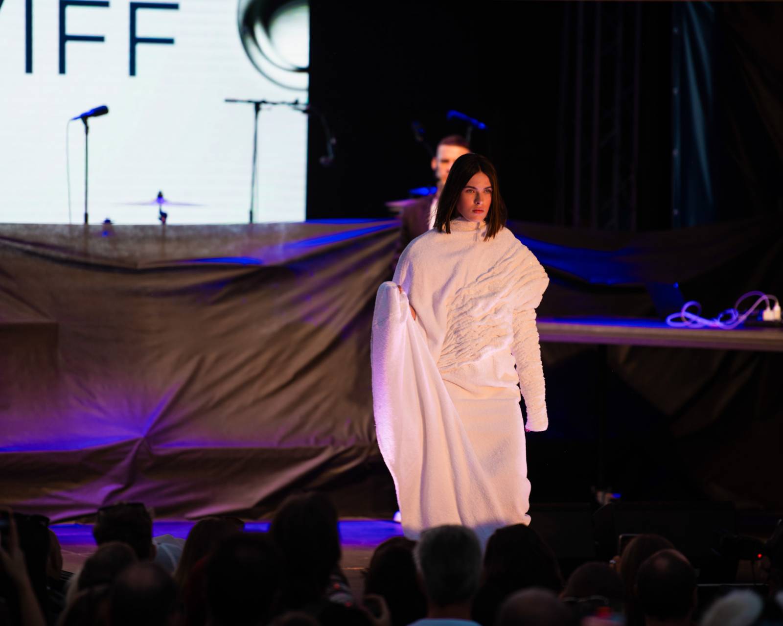 V Karlových Varech vystoupili Chinaski a Marcell, davy přilákala i módní přehlídka