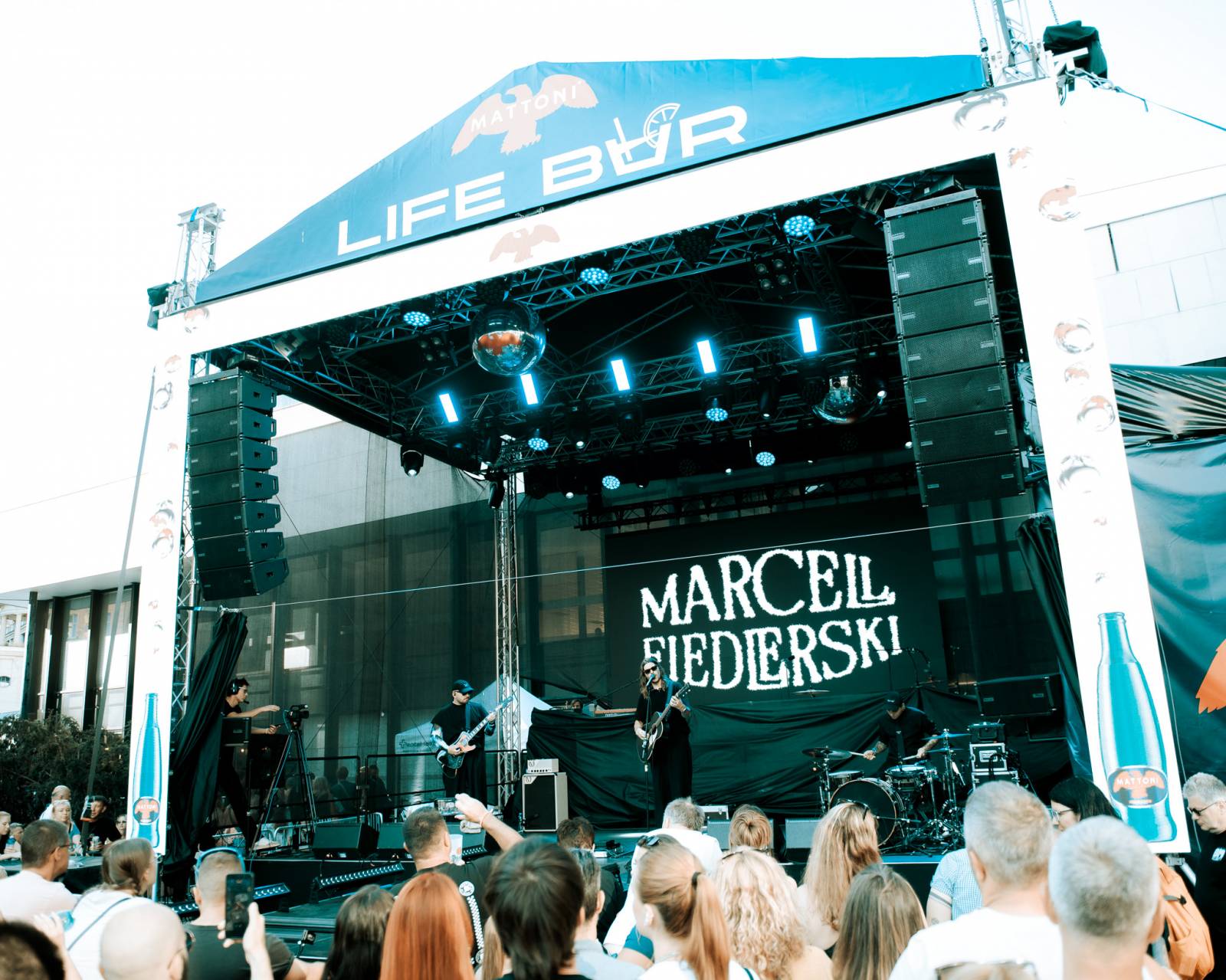 V Karlových Varech vystoupili Chinaski a Marcell, davy přilákala i módní přehlídka