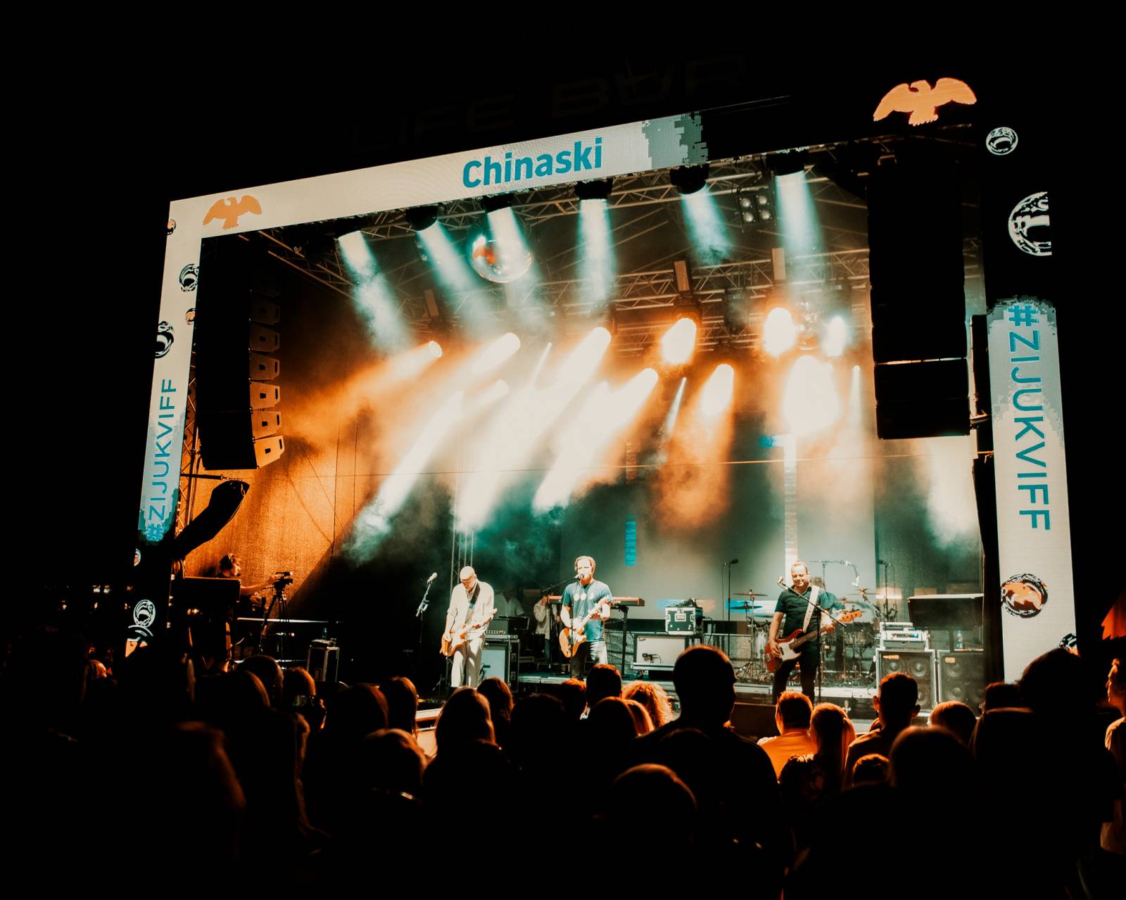 V Karlových Varech vystoupili Chinaski a Marcell, davy přilákala i módní přehlídka