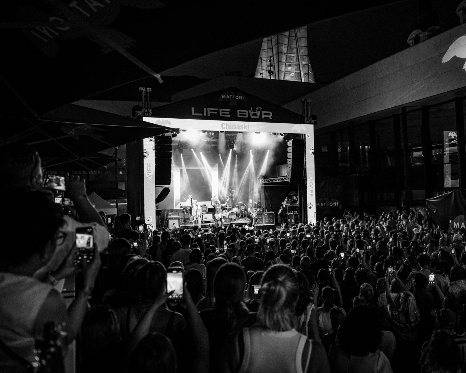 V Karlových Varech vystoupili Chinaski a Marcell, davy přilákala i módní přehlídka