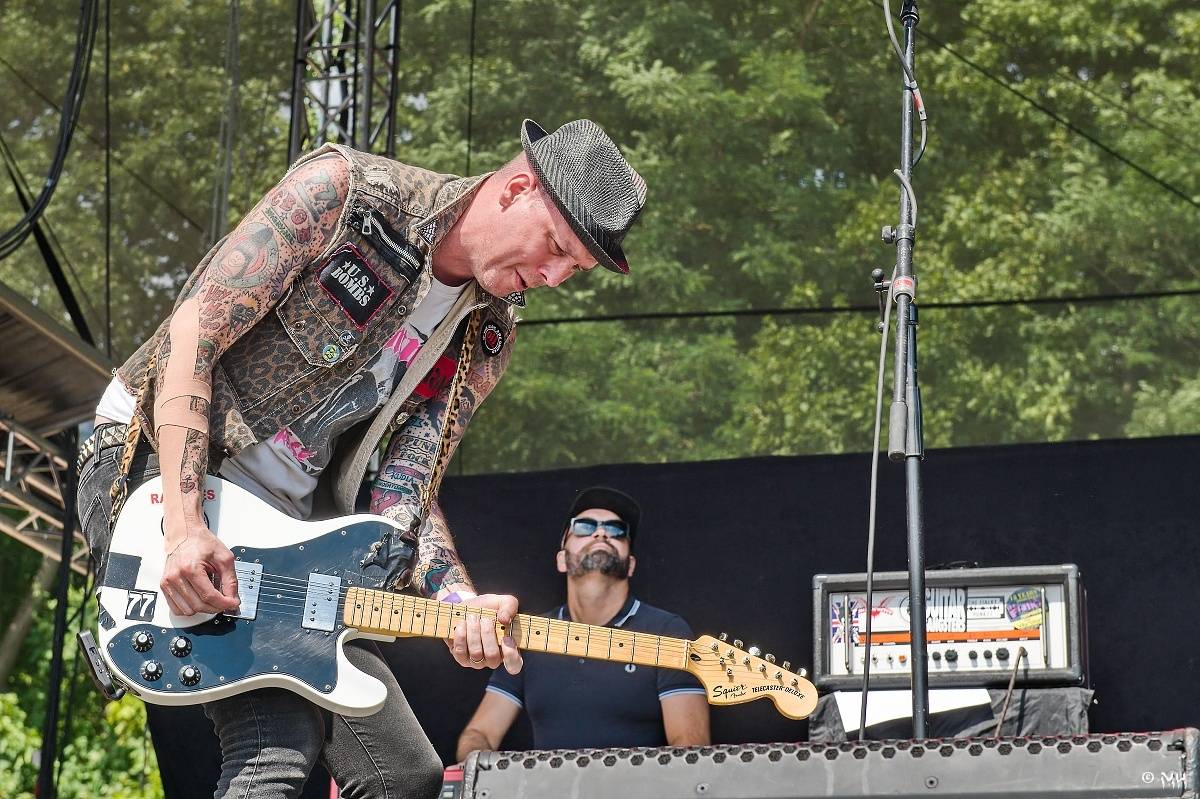 Silná sobota na Pekelném ostrově. Své show rozjeli Pretty Maids, Rybičky 48, Alkehol, Divokej Bill i Krucipüsk