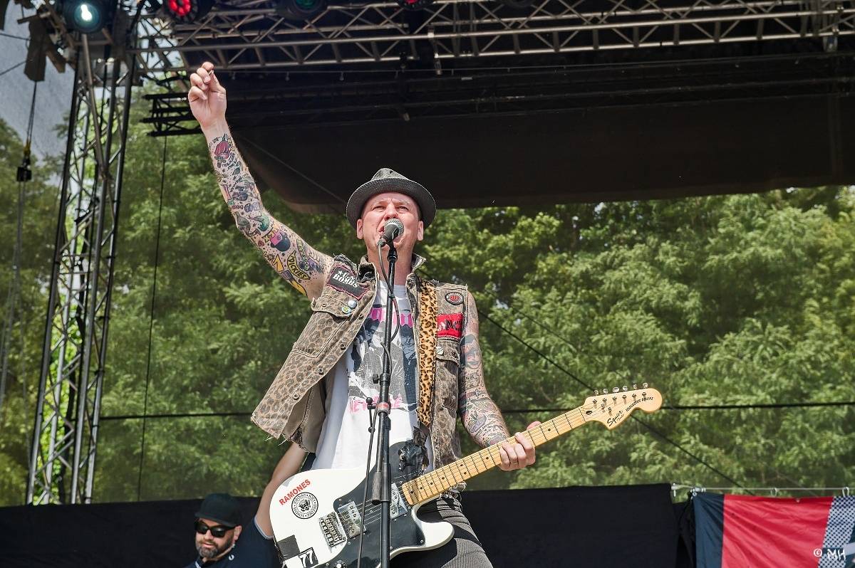 Silná sobota na Pekelném ostrově. Své show rozjeli Pretty Maids, Rybičky 48, Alkehol, Divokej Bill i Krucipüsk