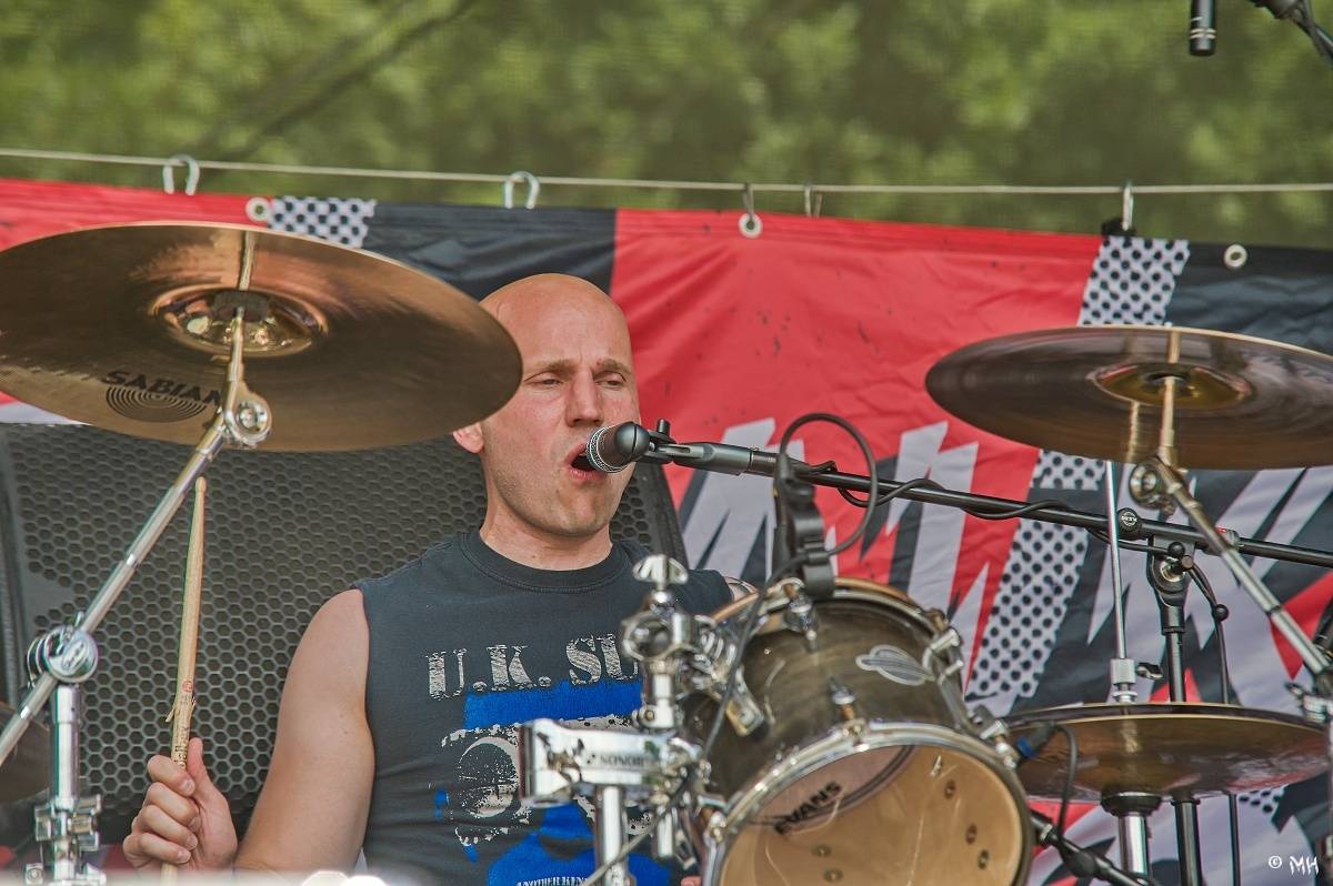 Silná sobota na Pekelném ostrově. Své show rozjeli Pretty Maids, Rybičky 48, Alkehol, Divokej Bill i Krucipüsk