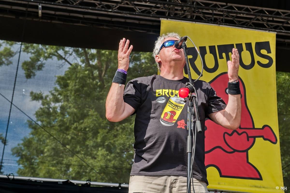 Silná sobota na Pekelném ostrově. Své show rozjeli Pretty Maids, Rybičky 48, Alkehol, Divokej Bill i Krucipüsk