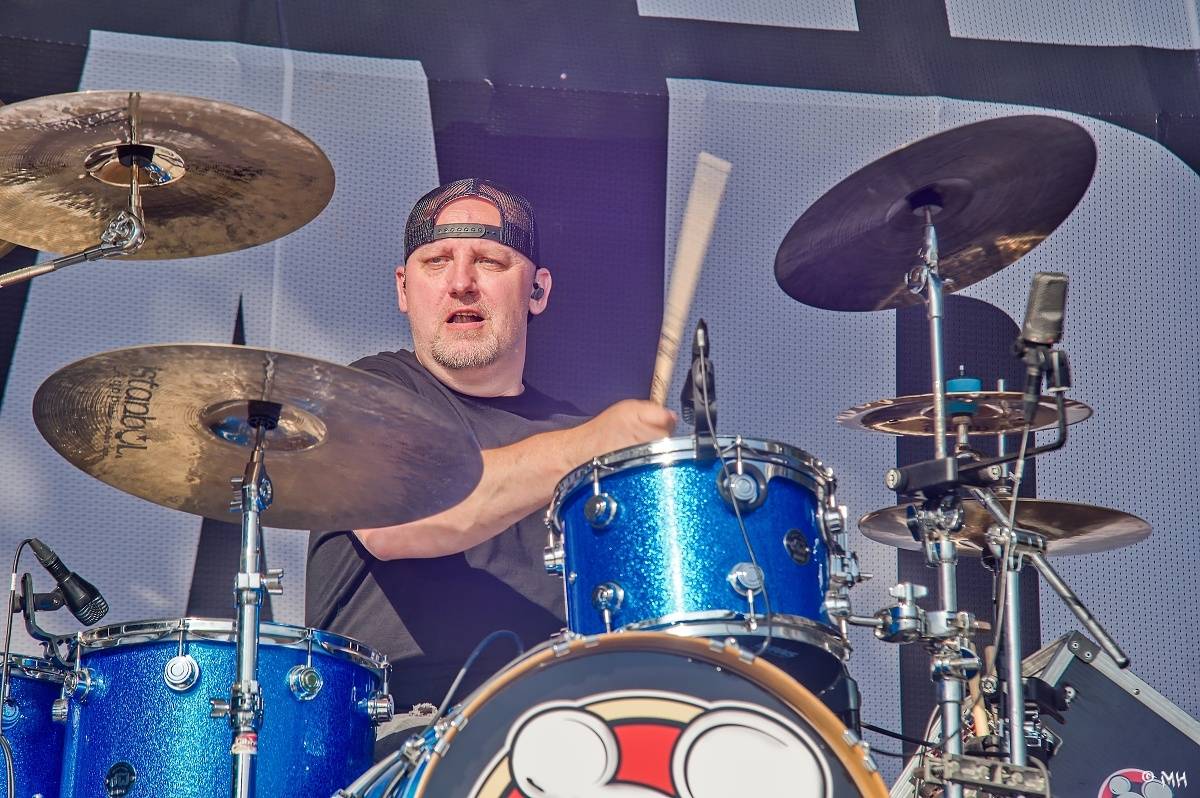 Silná sobota na Pekelném ostrově. Své show rozjeli Pretty Maids, Rybičky 48, Alkehol, Divokej Bill i Krucipüsk