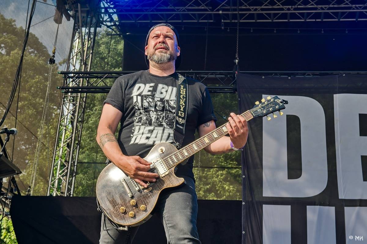 Silná sobota na Pekelném ostrově. Své show rozjeli Pretty Maids, Rybičky 48, Alkehol, Divokej Bill i Krucipüsk