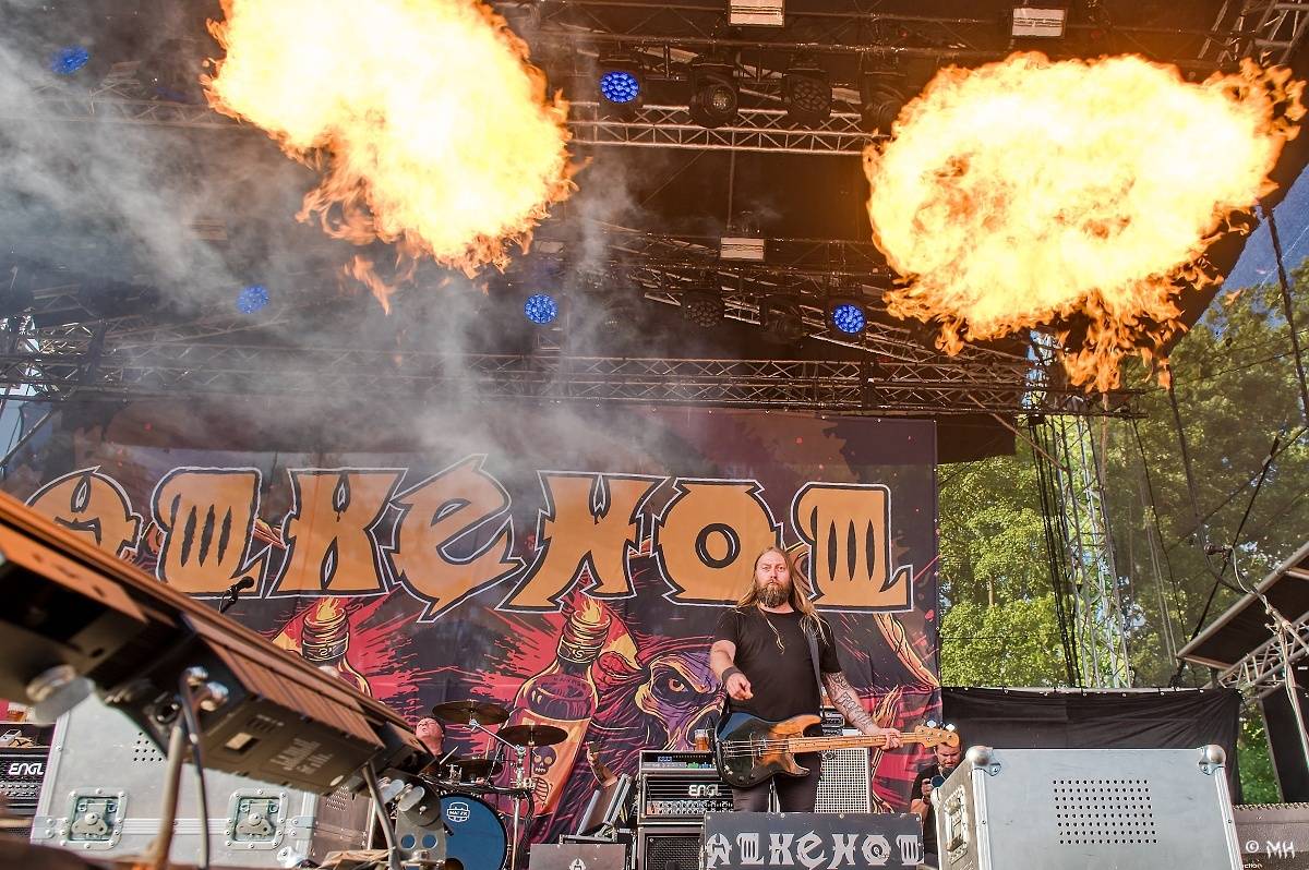 Silná sobota na Pekelném ostrově. Své show rozjeli Pretty Maids, Rybičky 48, Alkehol, Divokej Bill i Krucipüsk