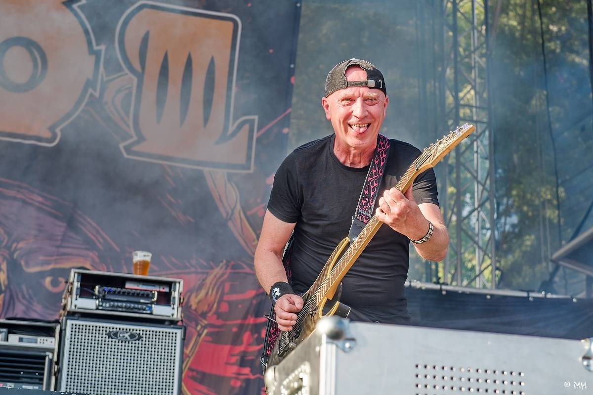 Silná sobota na Pekelném ostrově. Své show rozjeli Pretty Maids, Rybičky 48, Alkehol, Divokej Bill i Krucipüsk