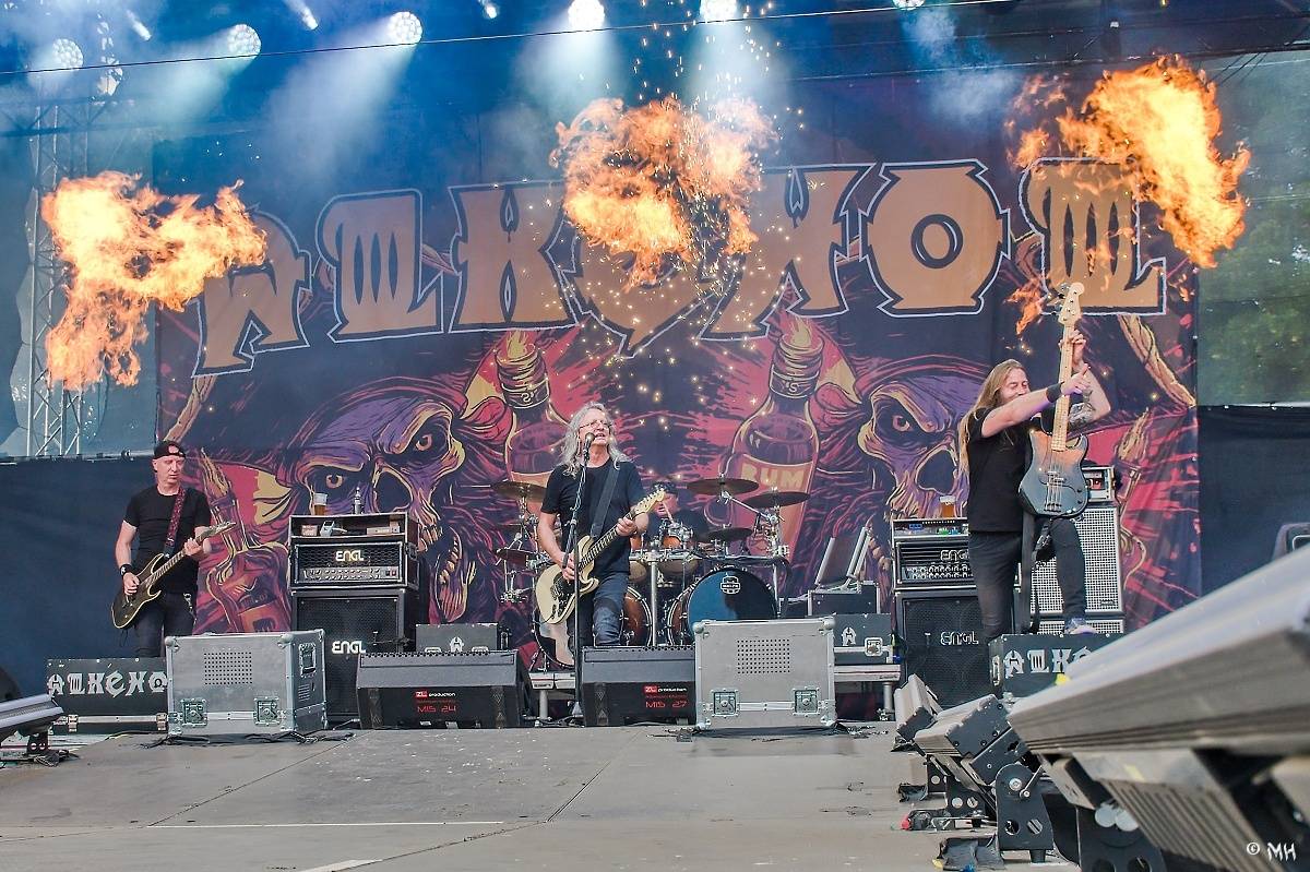 Silná sobota na Pekelném ostrově. Své show rozjeli Pretty Maids, Rybičky 48, Alkehol, Divokej Bill i Krucipüsk