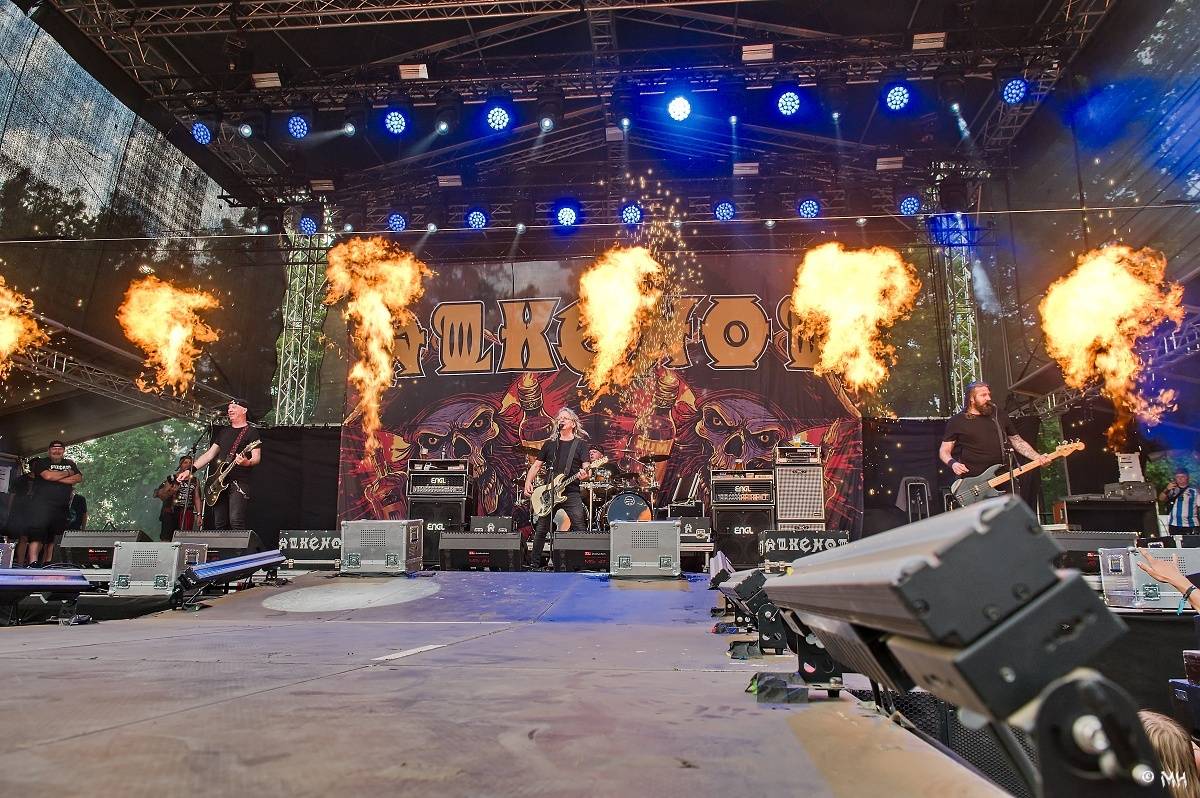 Silná sobota na Pekelném ostrově. Své show rozjeli Pretty Maids, Rybičky 48, Alkehol, Divokej Bill i Krucipüsk