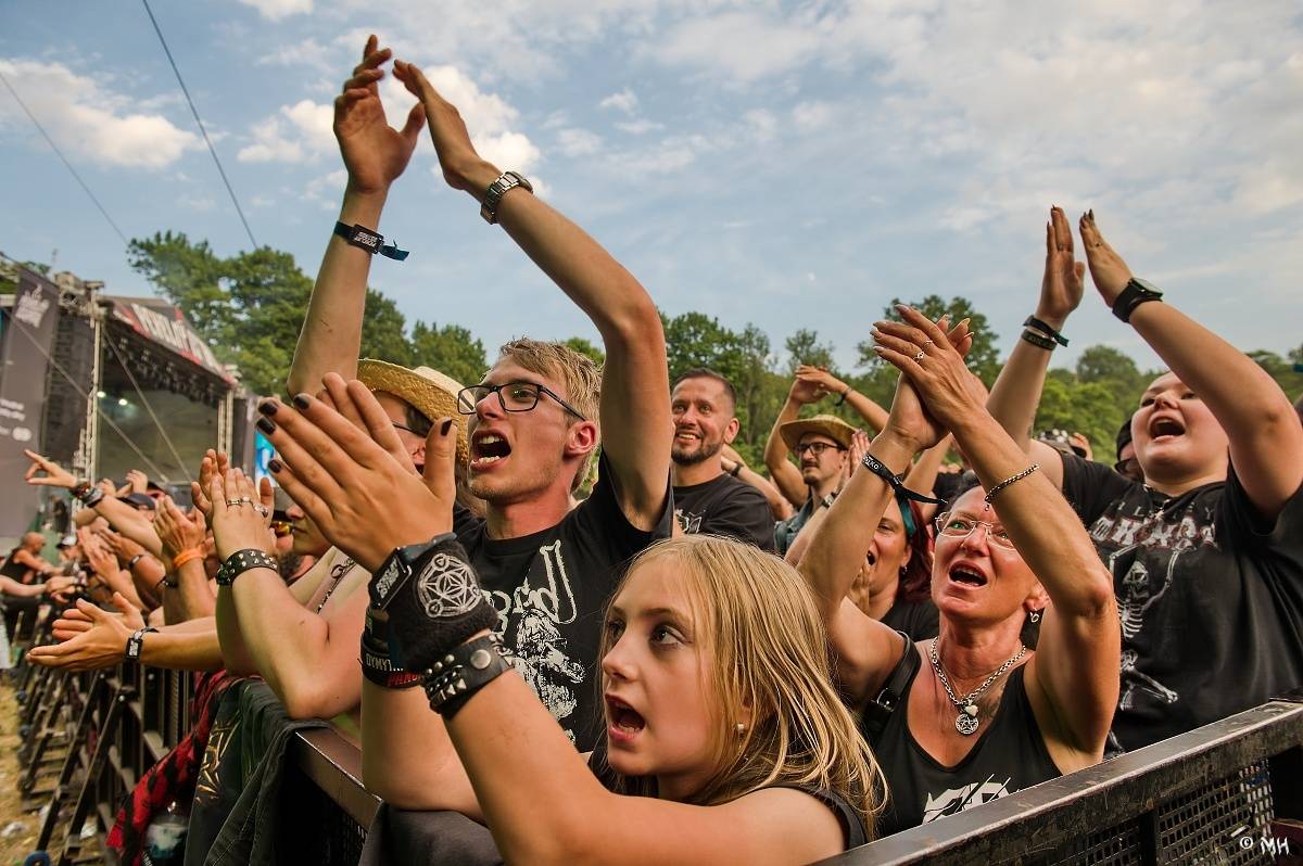 Silná sobota na Pekelném ostrově. Své show rozjeli Pretty Maids, Rybičky 48, Alkehol, Divokej Bill i Krucipüsk