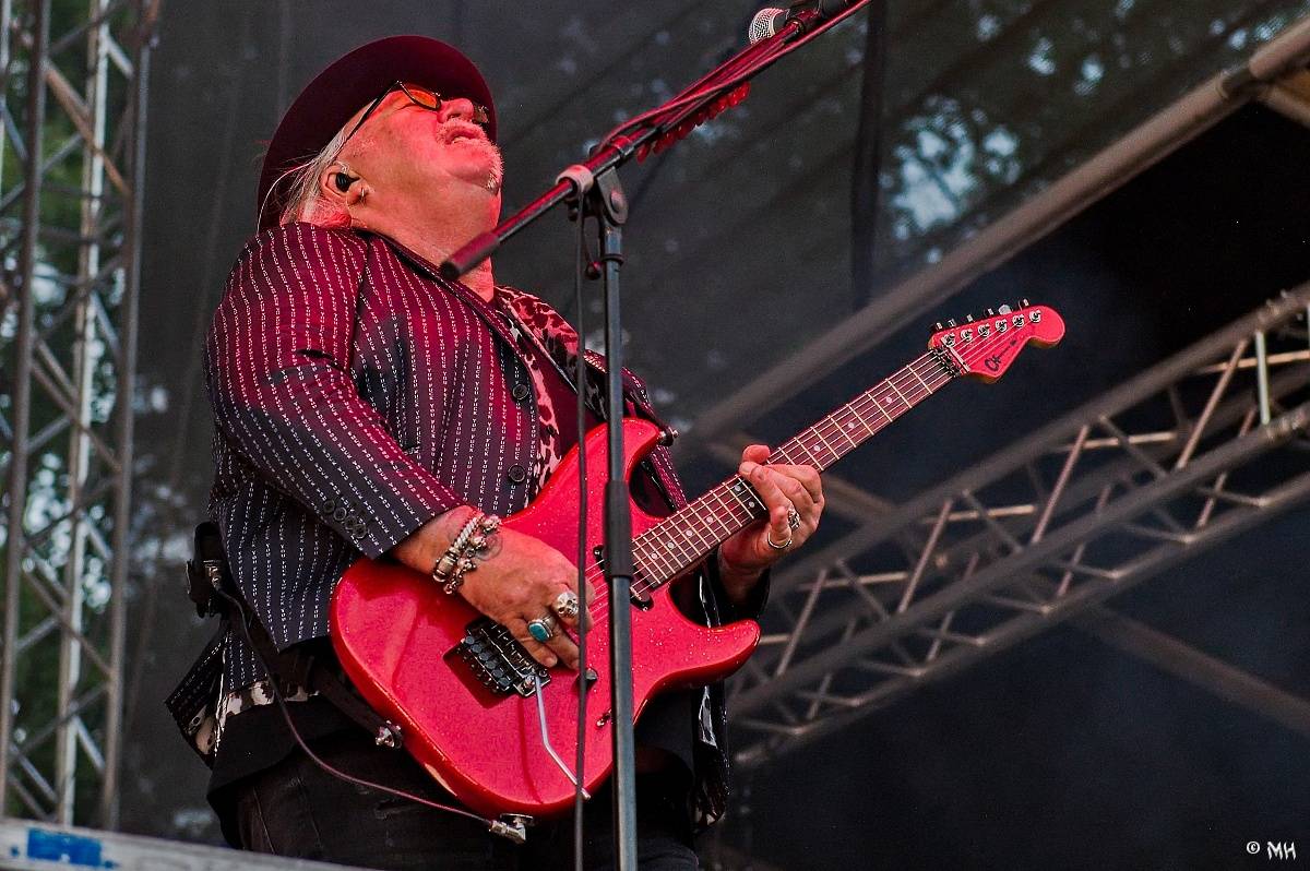 Silná sobota na Pekelném ostrově. Své show rozjeli Pretty Maids, Rybičky 48, Alkehol, Divokej Bill i Krucipüsk