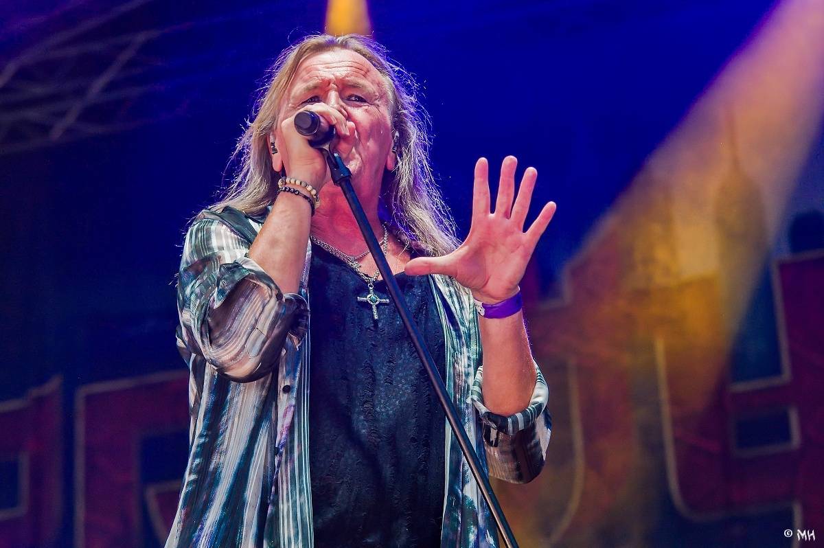 Silná sobota na Pekelném ostrově. Své show rozjeli Pretty Maids, Rybičky 48, Alkehol, Divokej Bill i Krucipüsk