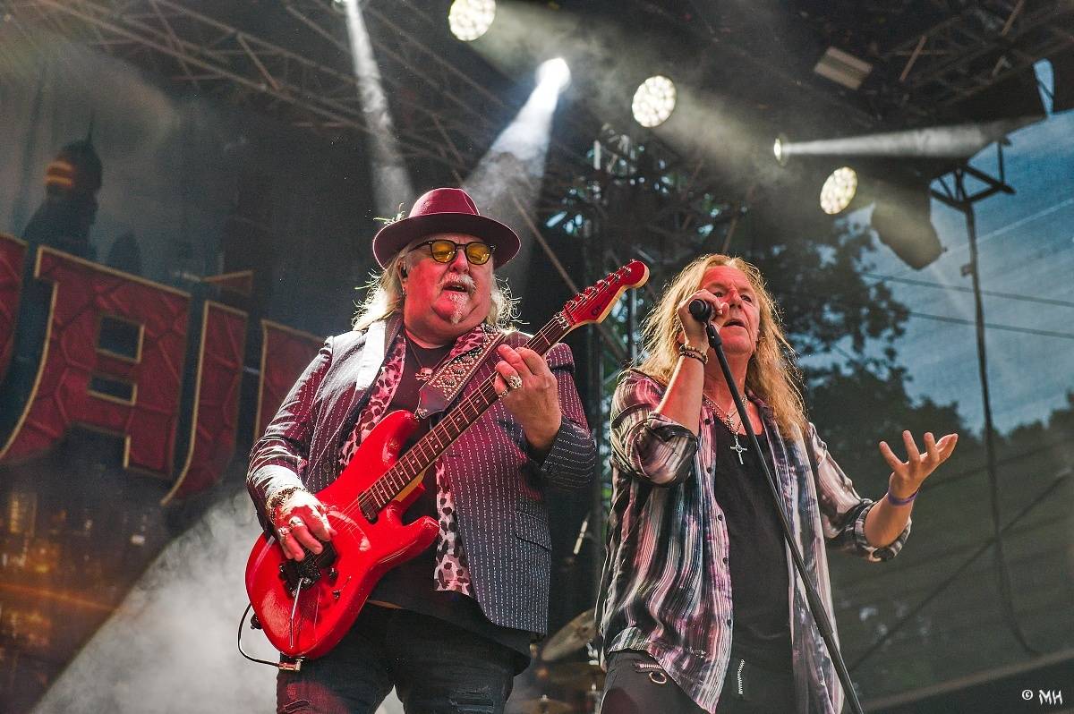 Silná sobota na Pekelném ostrově. Své show rozjeli Pretty Maids, Rybičky 48, Alkehol, Divokej Bill i Krucipüsk