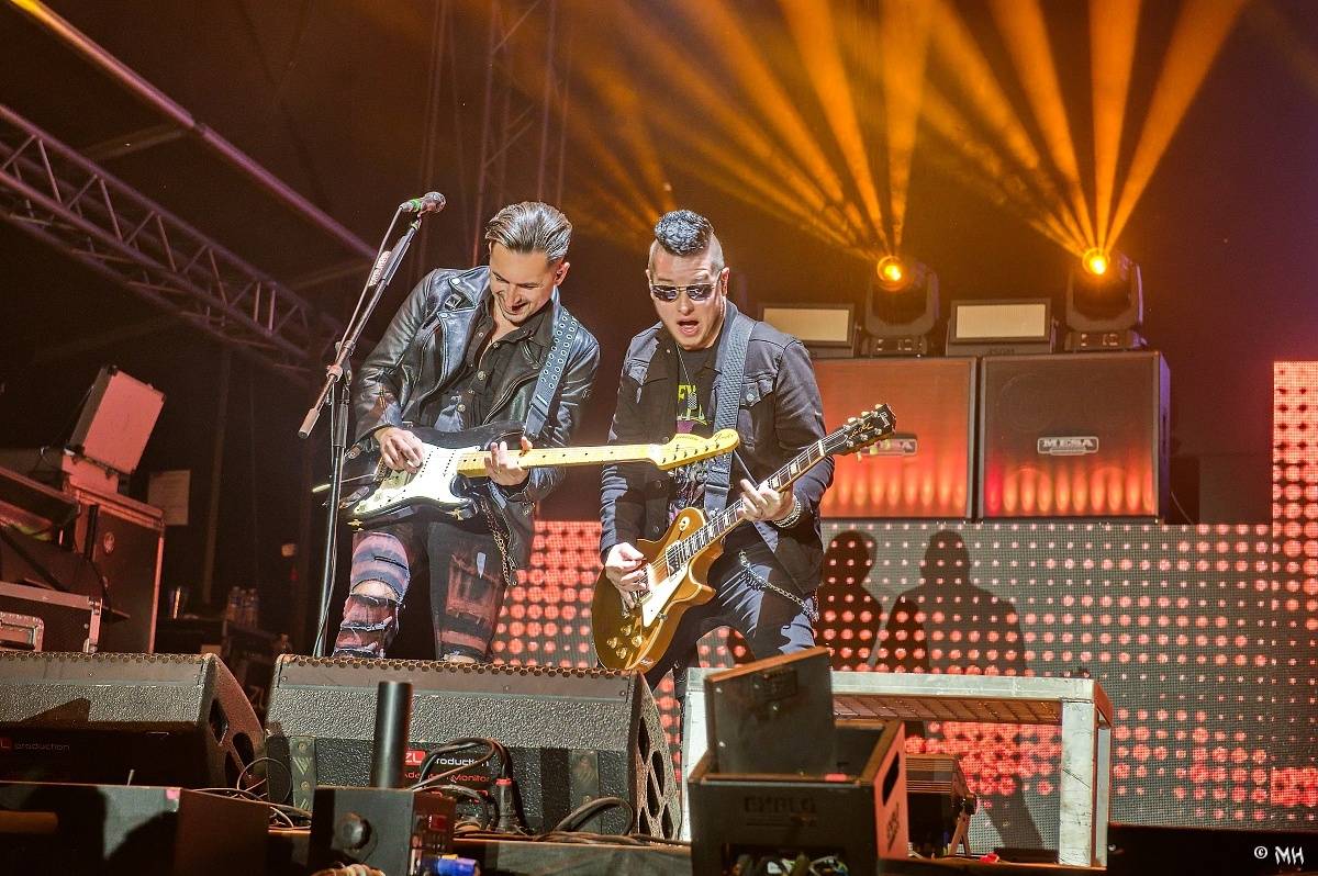 Silná sobota na Pekelném ostrově. Své show rozjeli Pretty Maids, Rybičky 48, Alkehol, Divokej Bill i Krucipüsk