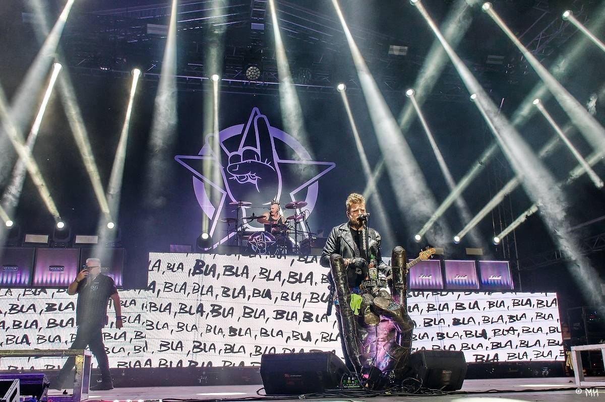 Silná sobota na Pekelném ostrově. Své show rozjeli Pretty Maids, Rybičky 48, Alkehol, Divokej Bill i Krucipüsk