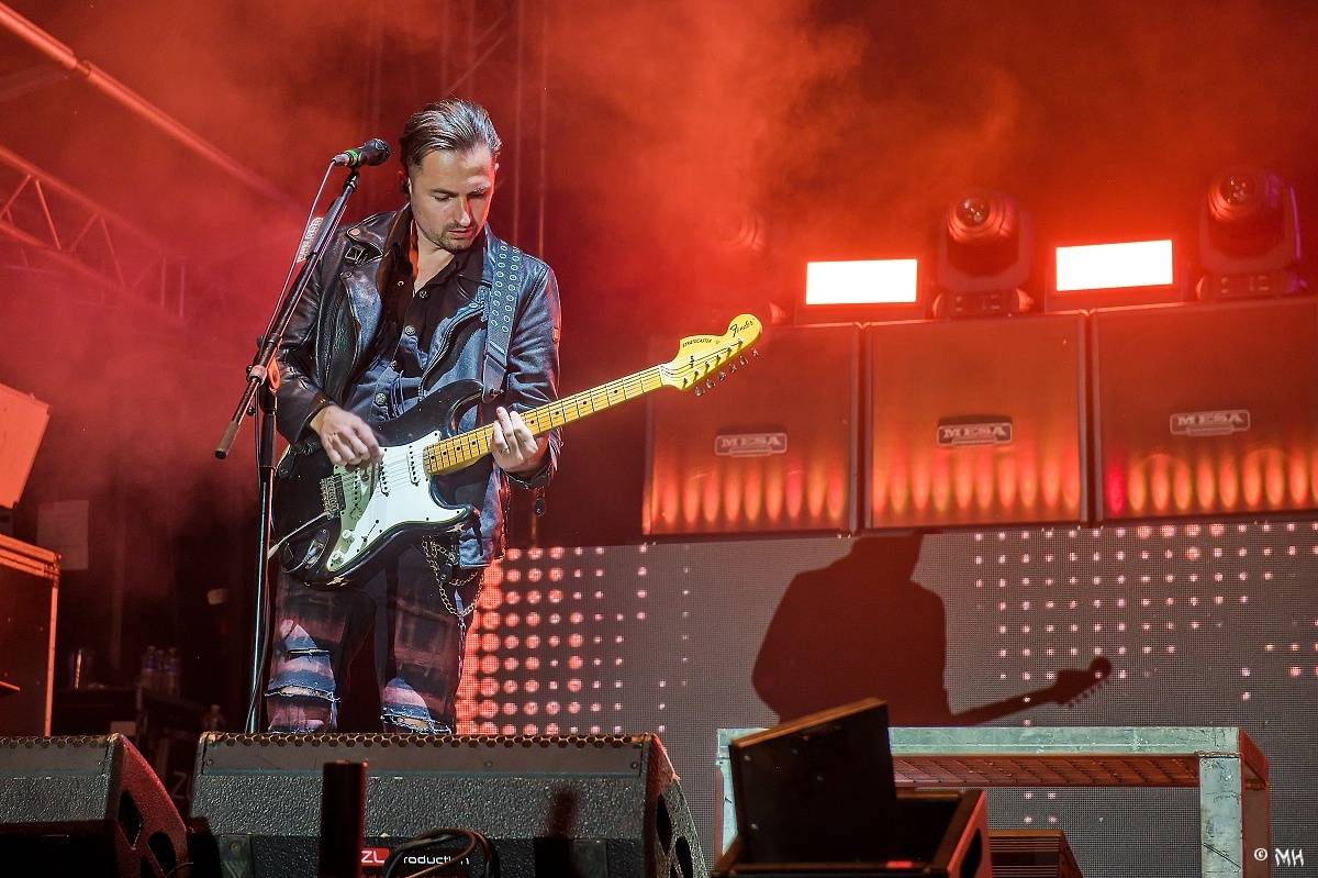 Silná sobota na Pekelném ostrově. Své show rozjeli Pretty Maids, Rybičky 48, Alkehol, Divokej Bill i Krucipüsk