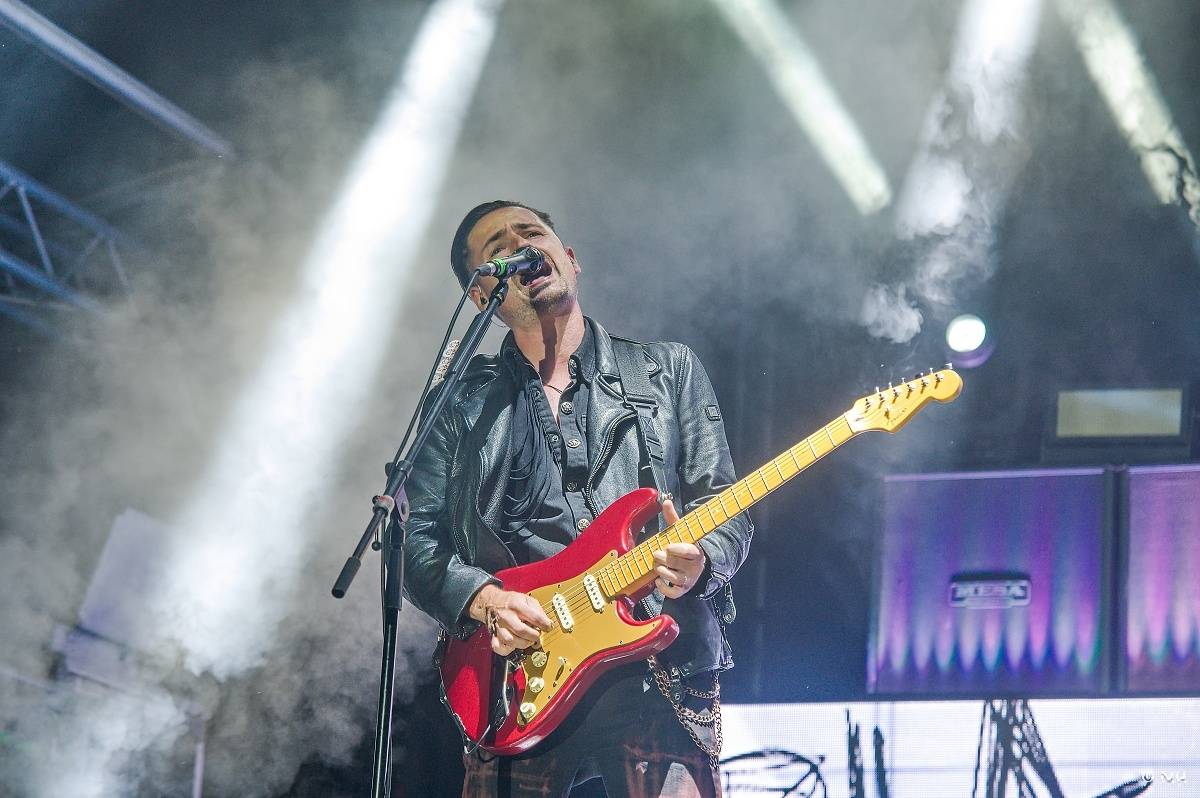 Silná sobota na Pekelném ostrově. Své show rozjeli Pretty Maids, Rybičky 48, Alkehol, Divokej Bill i Krucipüsk