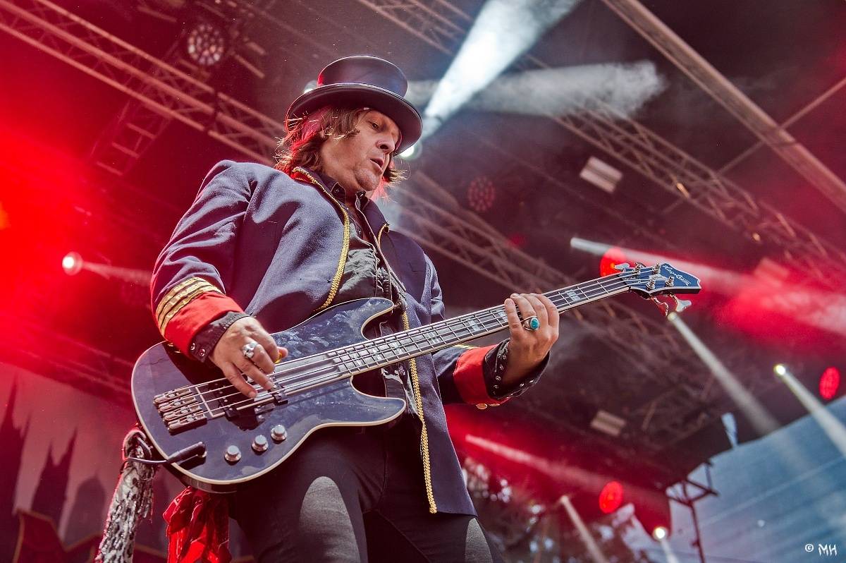 Silná sobota na Pekelném ostrově. Své show rozjeli Pretty Maids, Rybičky 48, Alkehol, Divokej Bill i Krucipüsk