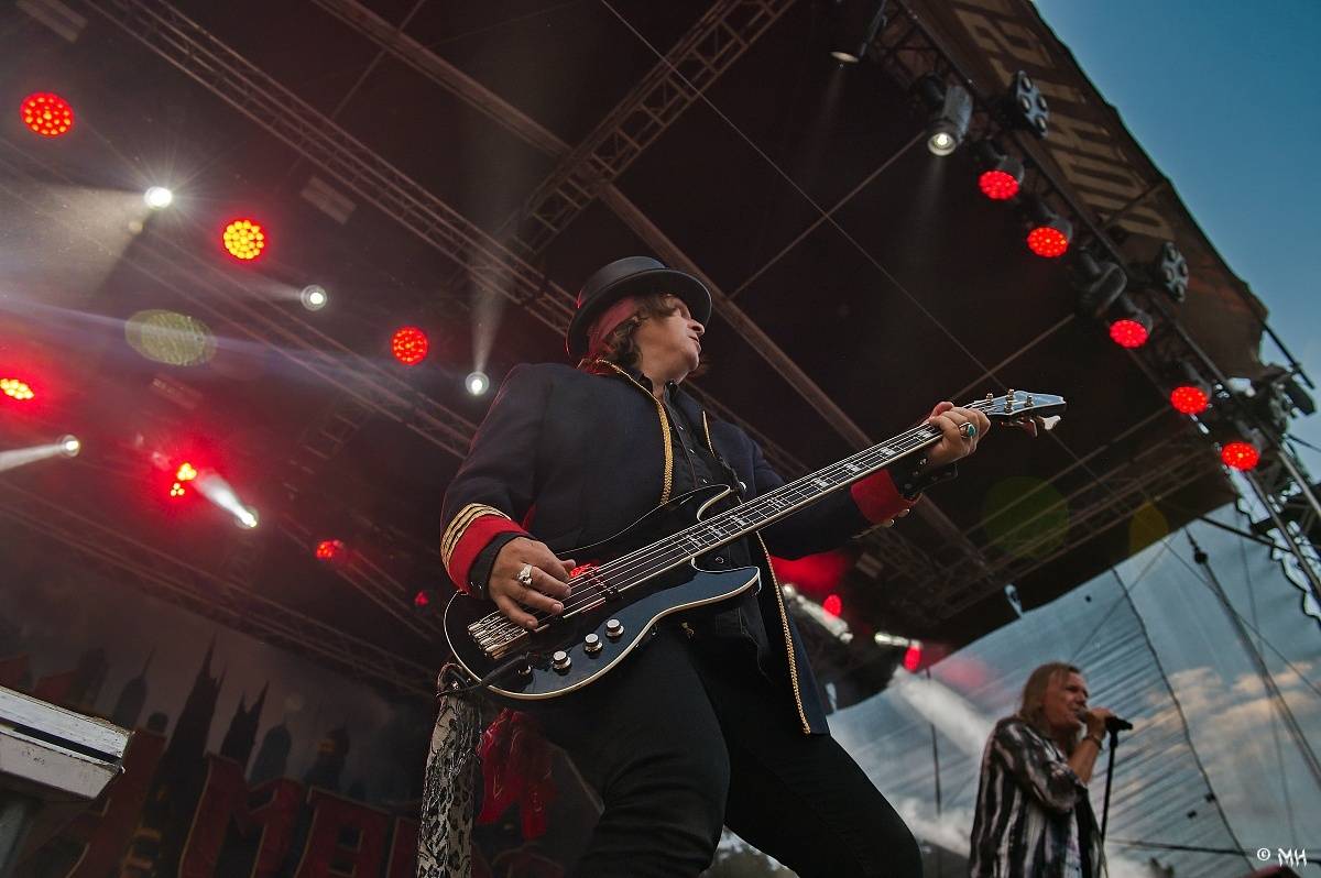 Silná sobota na Pekelném ostrově. Své show rozjeli Pretty Maids, Rybičky 48, Alkehol, Divokej Bill i Krucipüsk