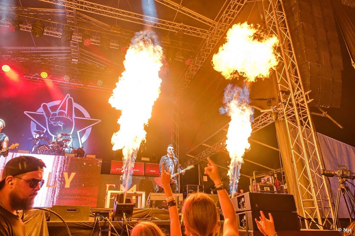 Silná sobota na Pekelném ostrově. Své show rozjeli Pretty Maids, Rybičky 48, Alkehol, Divokej Bill i Krucipüsk