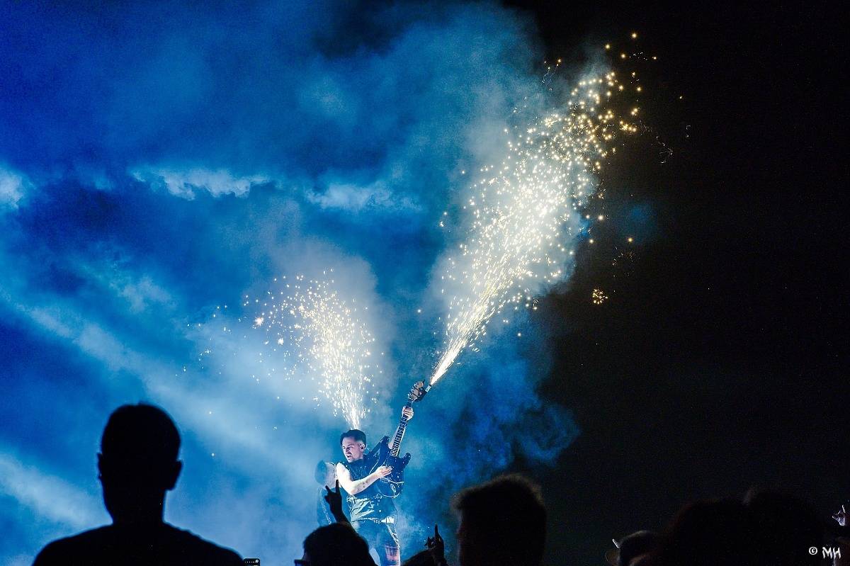 Silná sobota na Pekelném ostrově. Své show rozjeli Pretty Maids, Rybičky 48, Alkehol, Divokej Bill i Krucipüsk